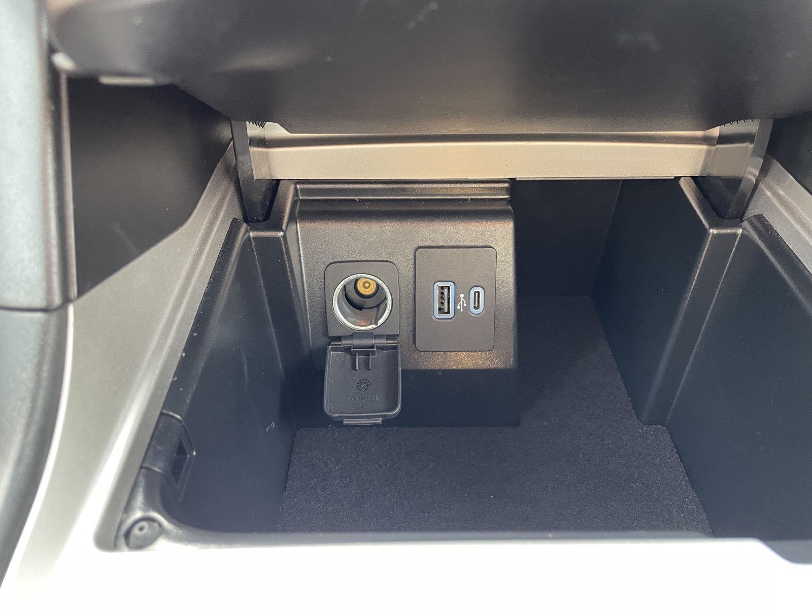 Vehicle photo 28