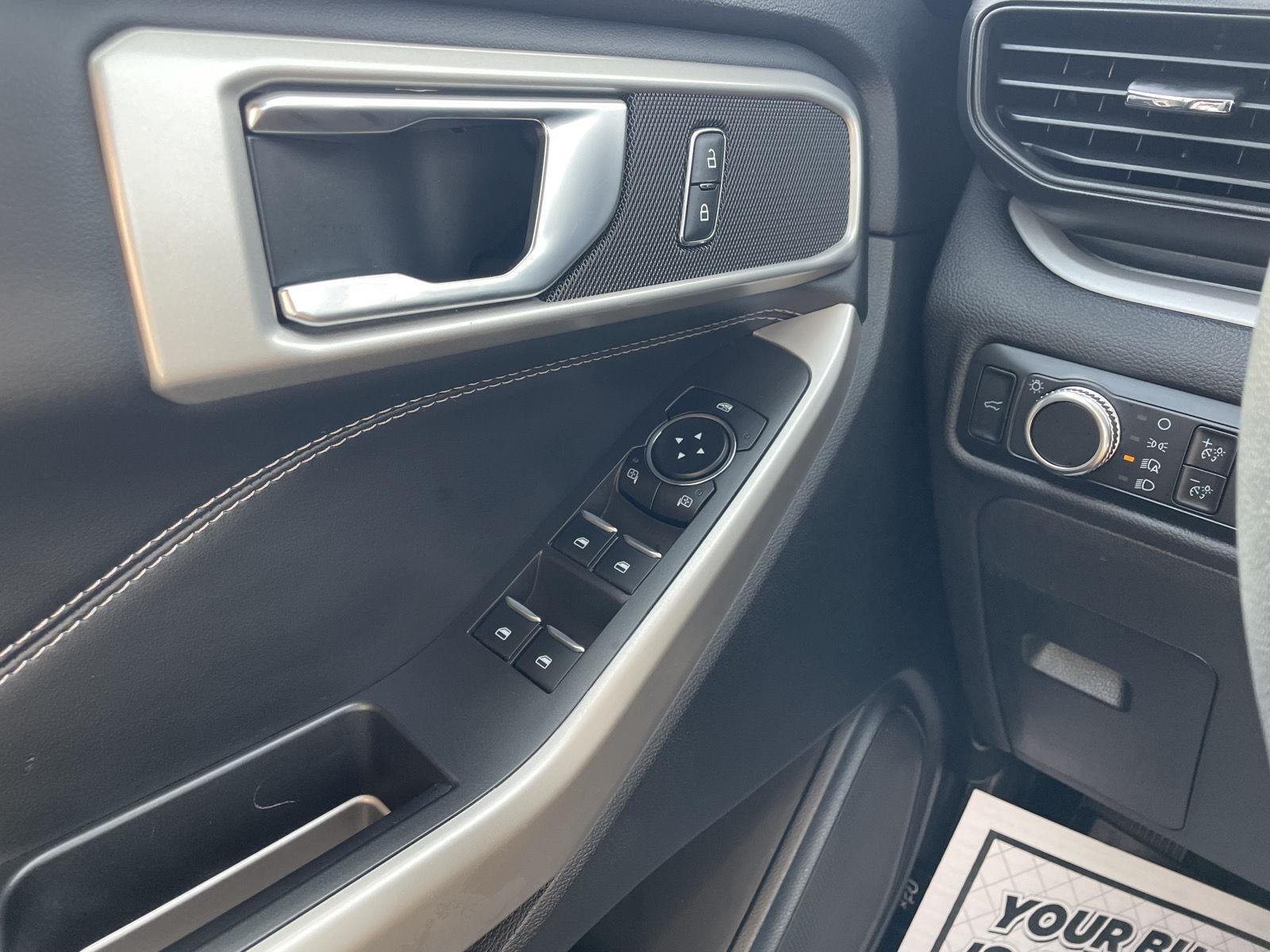 Vehicle photo 29