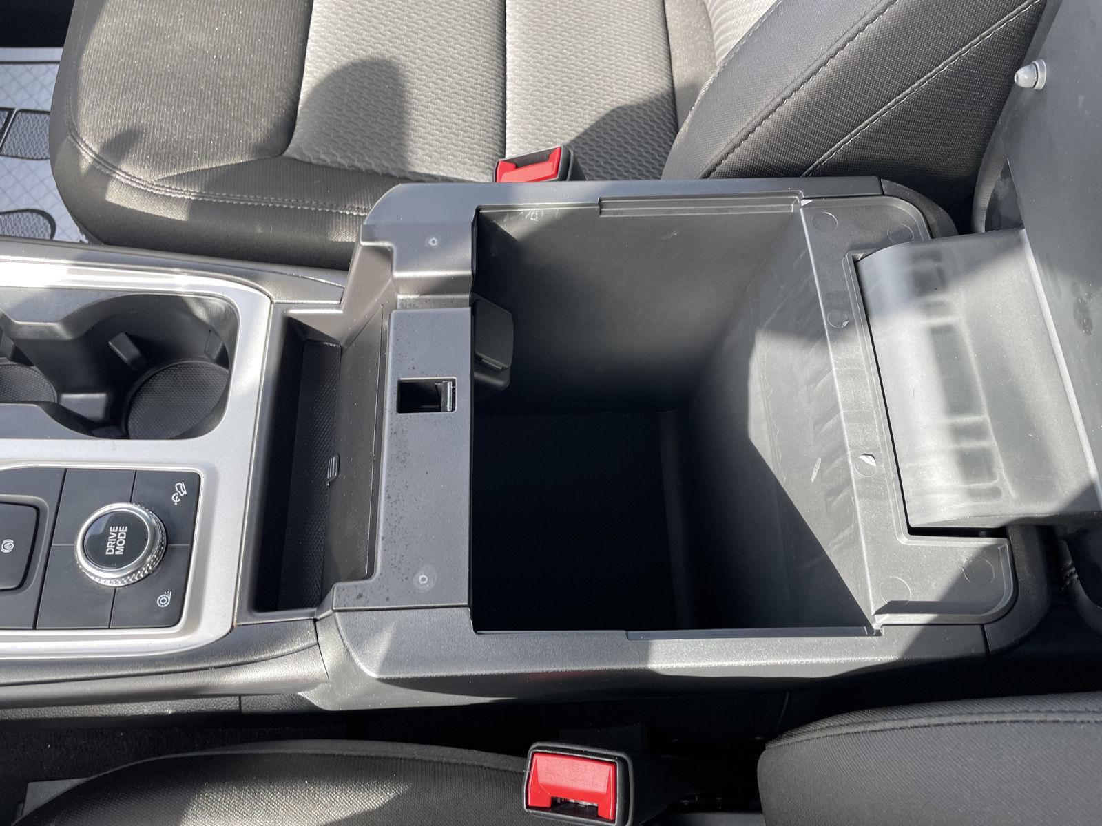 Vehicle photo 31