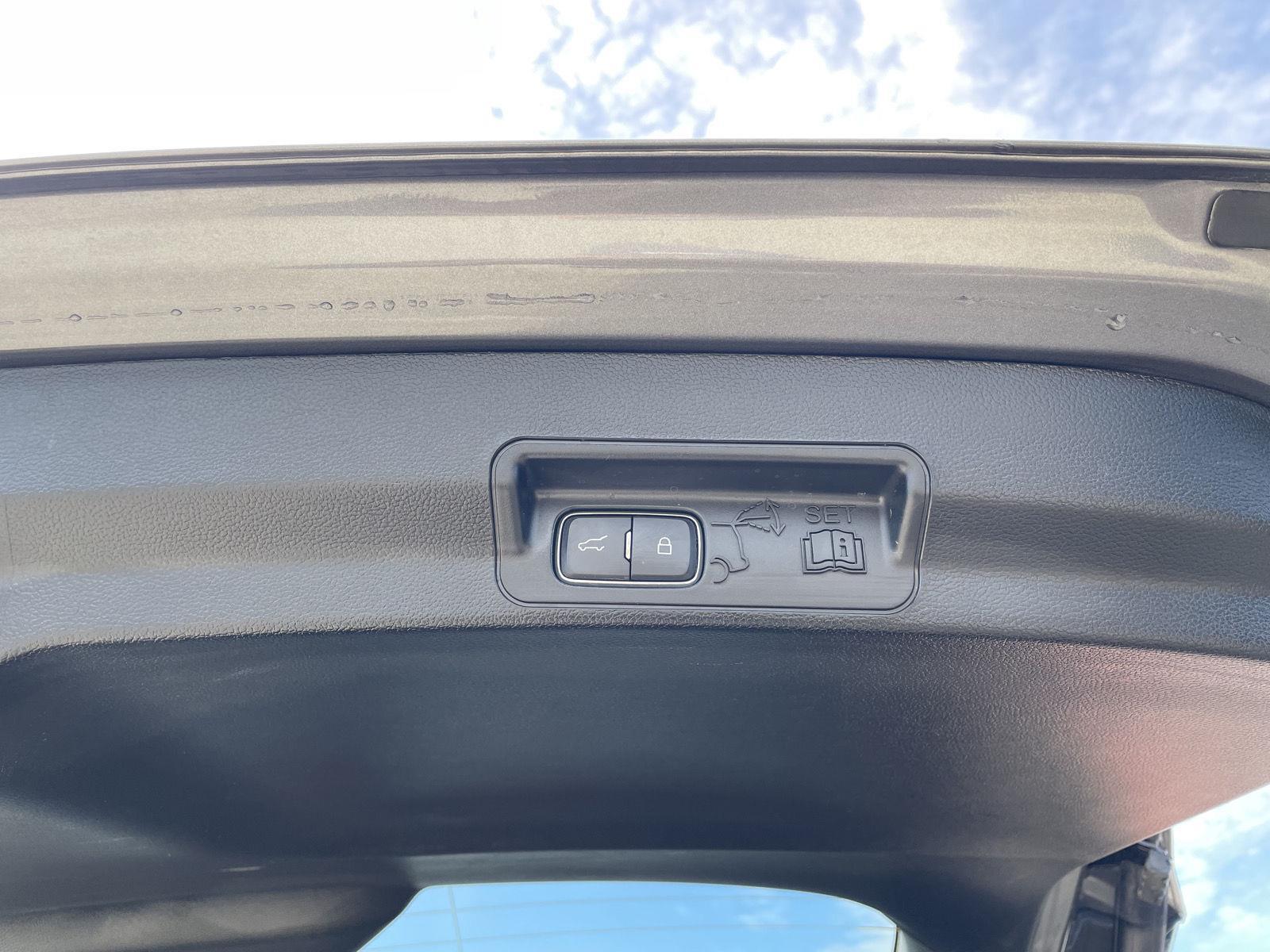 Vehicle photo 36
