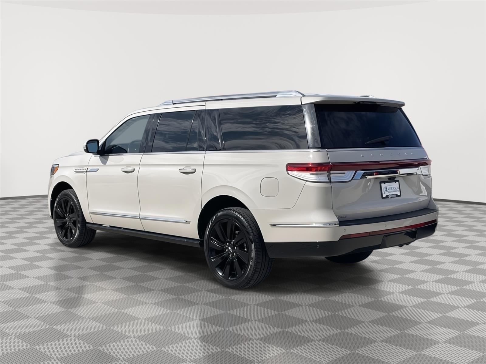 Vehicle photo 9