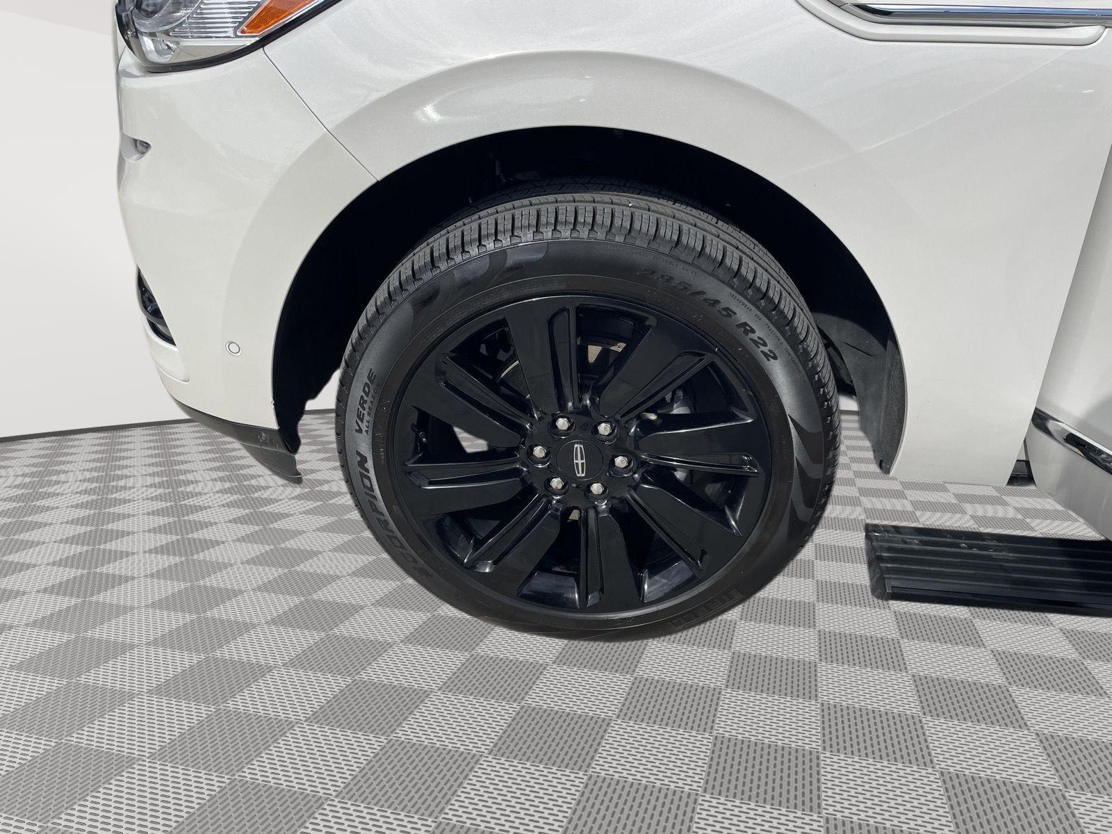Vehicle photo 10