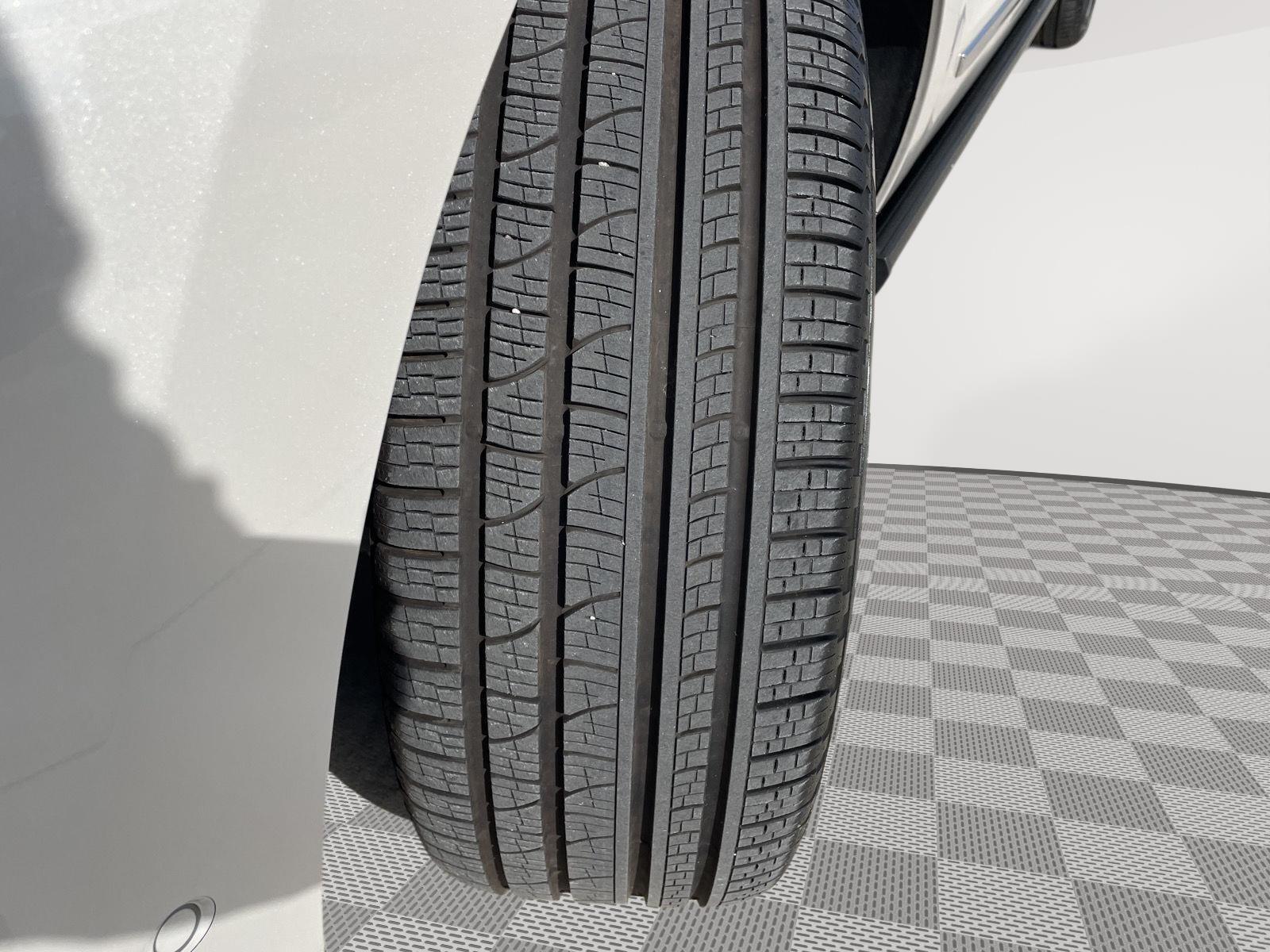 Vehicle photo 11