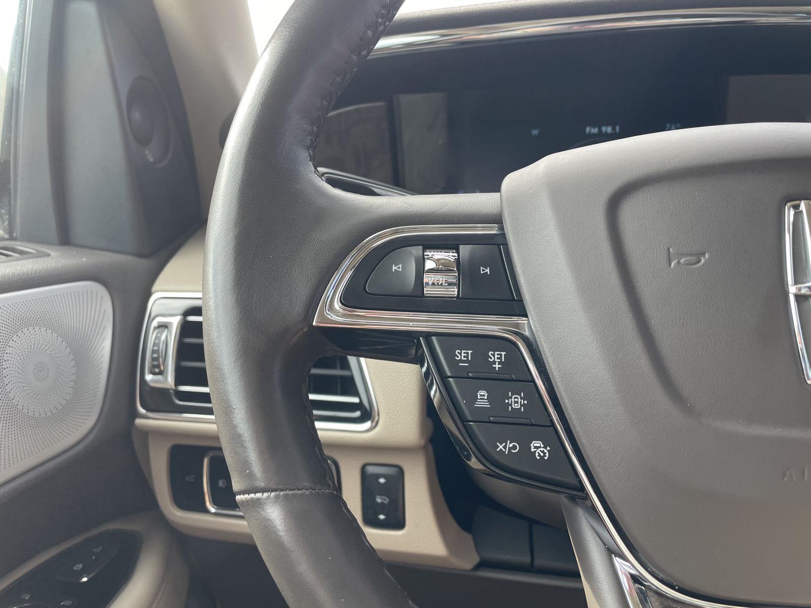 Vehicle photo 13