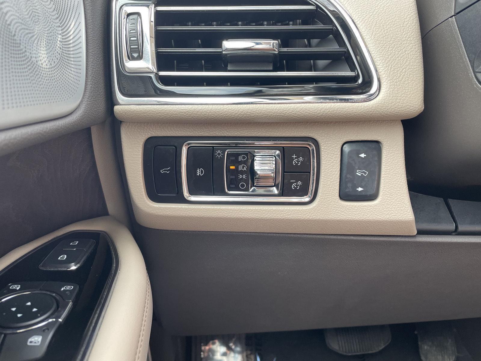 Vehicle photo 16