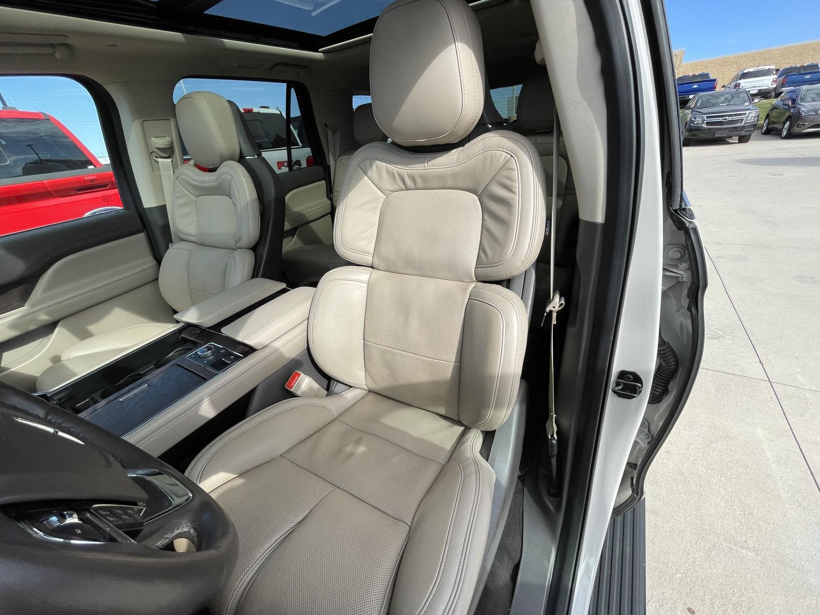 Vehicle photo 18