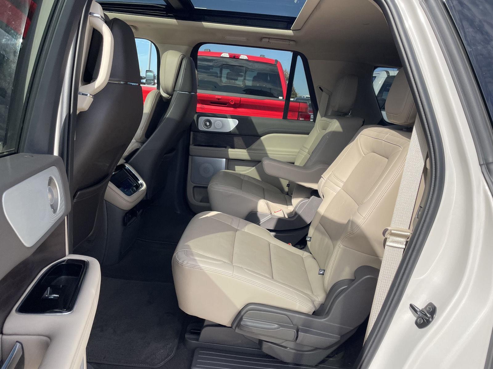Vehicle photo 20
