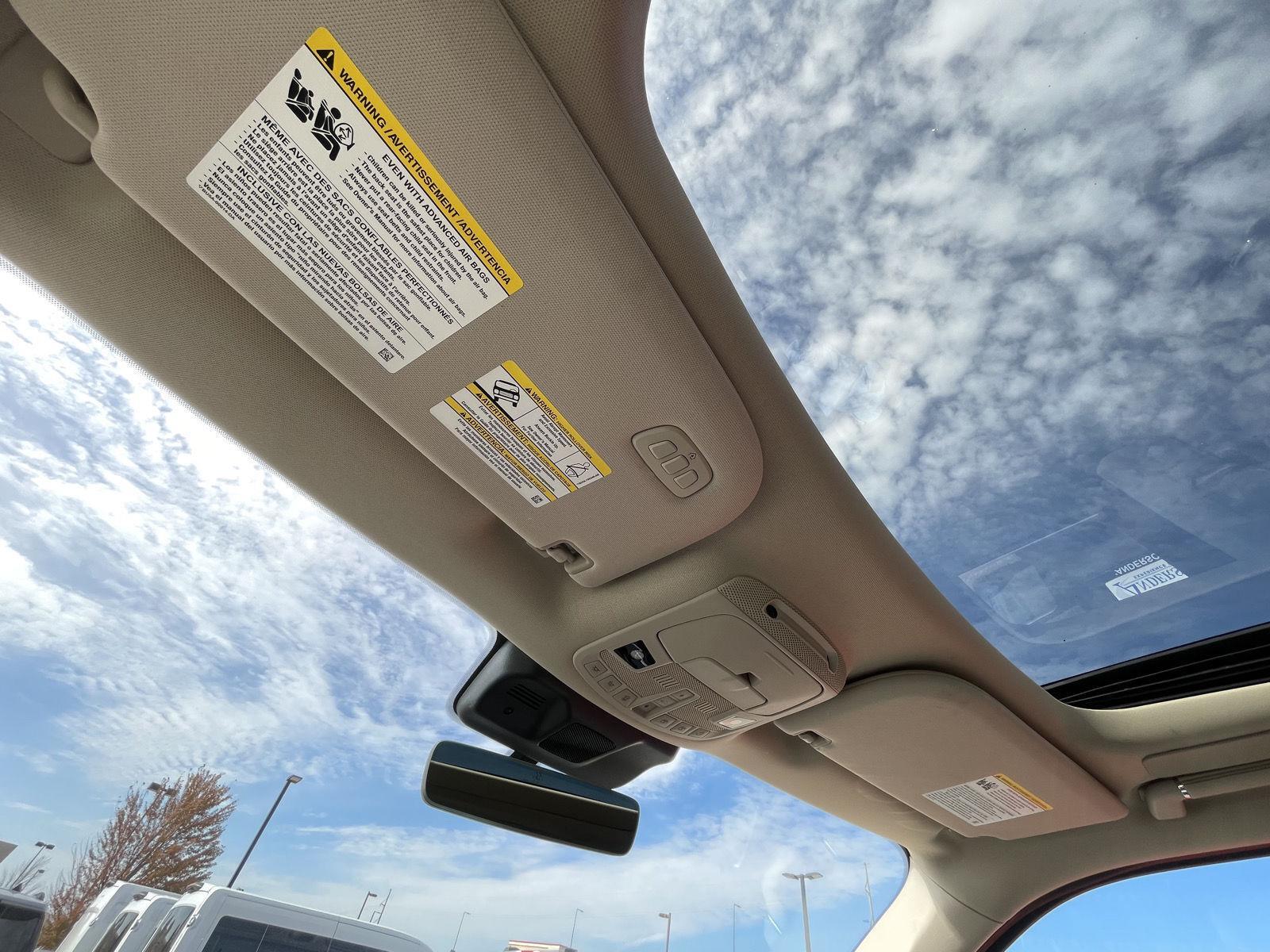 Vehicle photo 23