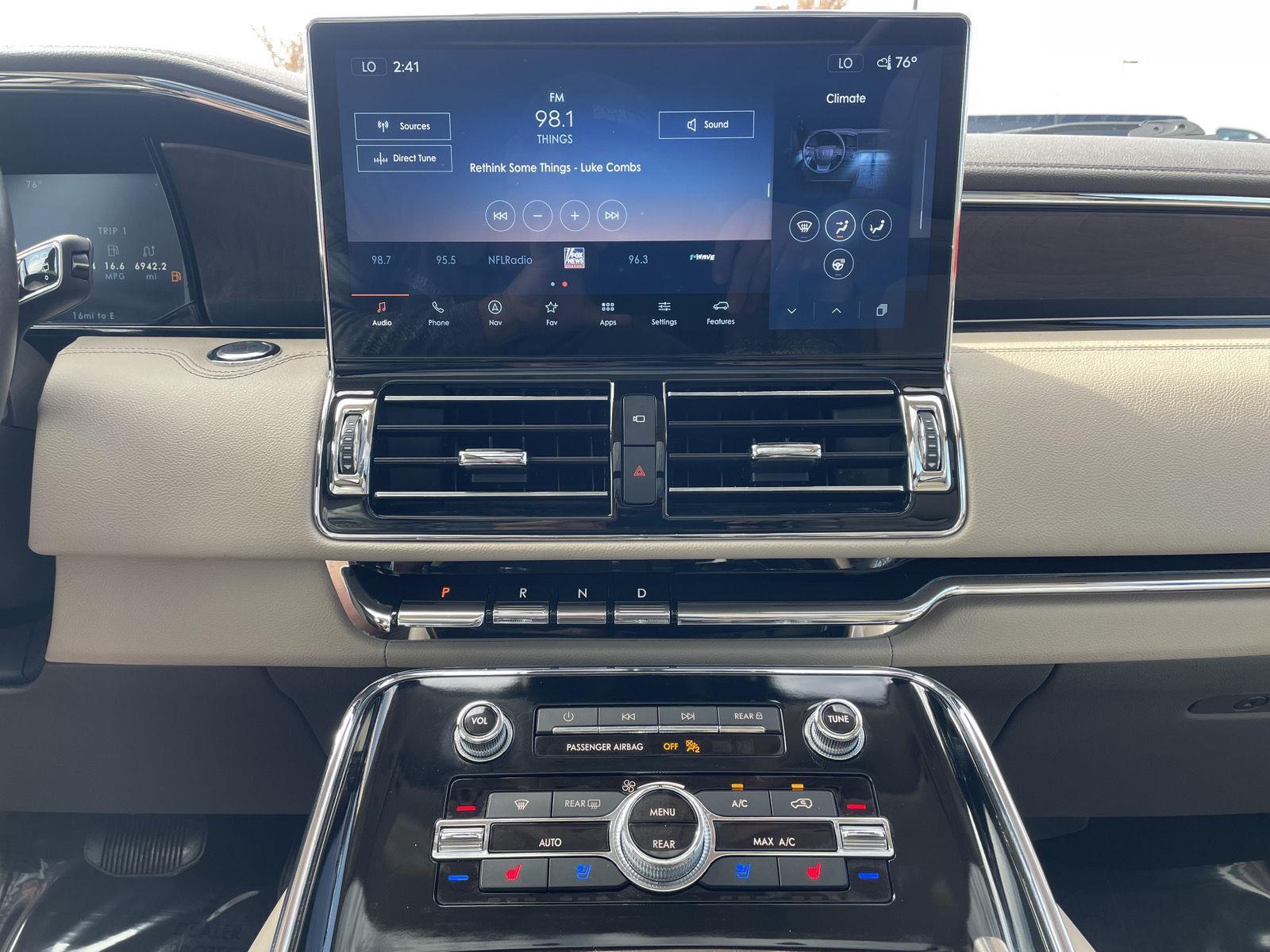Vehicle photo 25