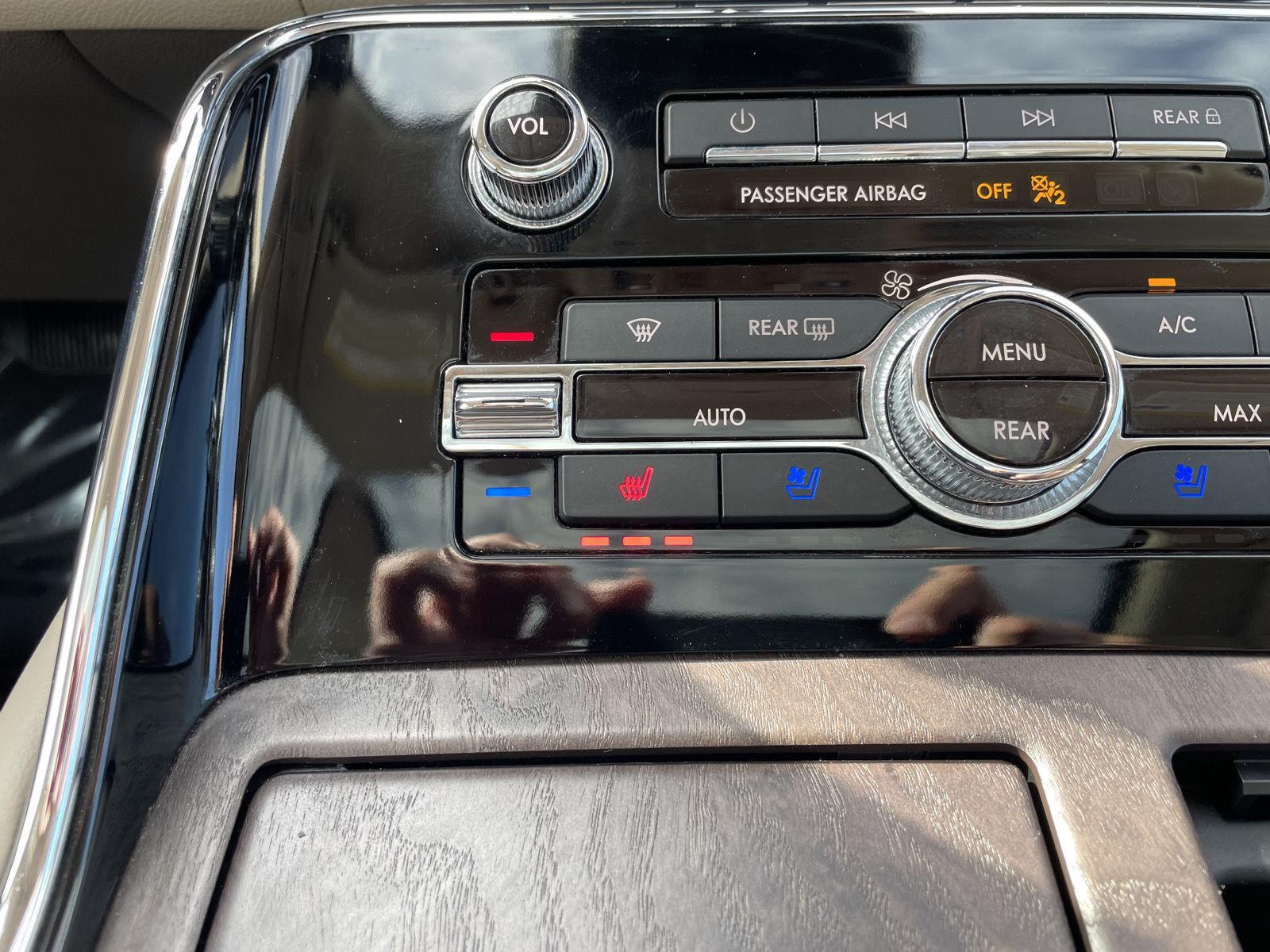 Vehicle photo 32