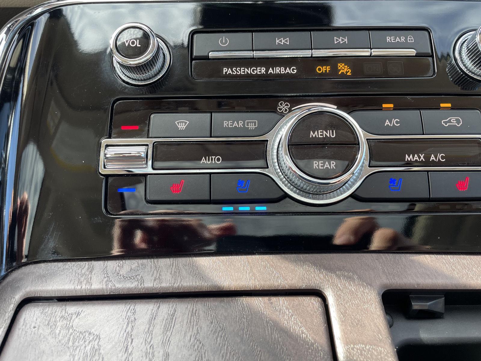 Vehicle photo 33
