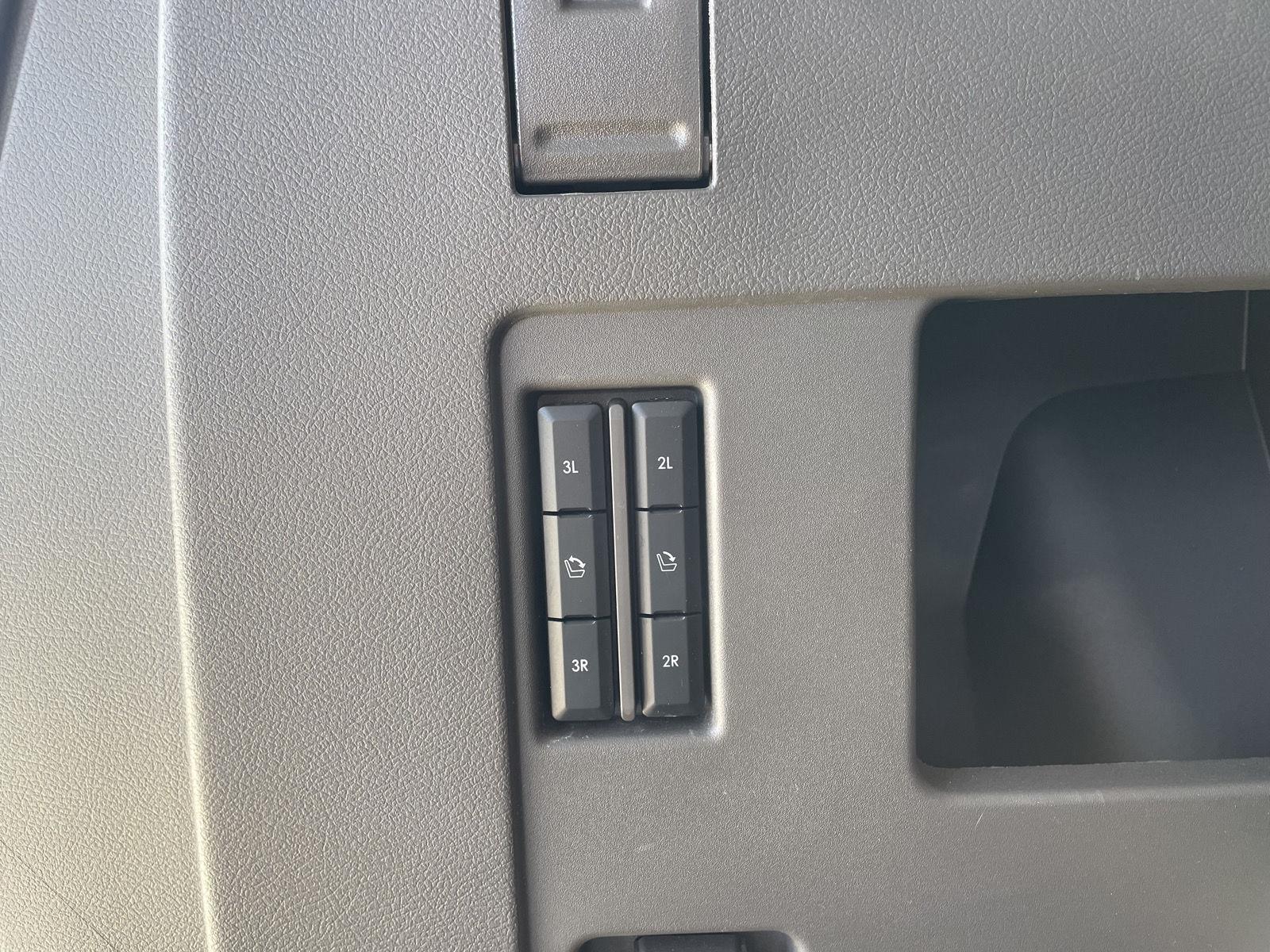 Vehicle photo 43