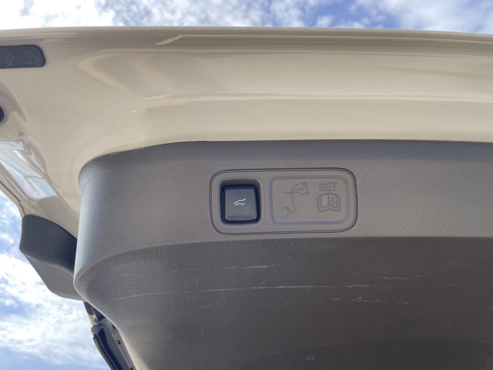 Vehicle photo 45