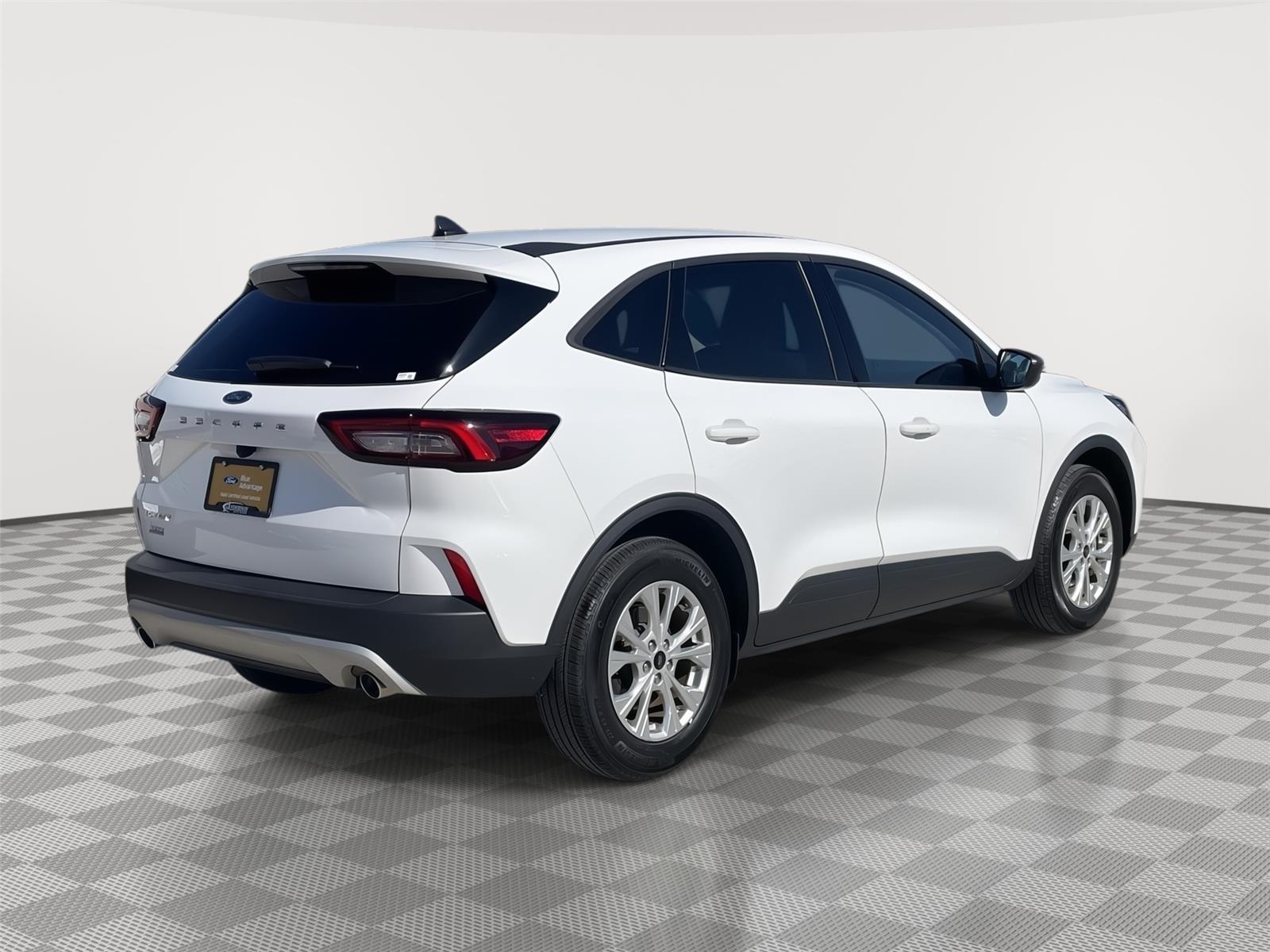 Vehicle photo 7