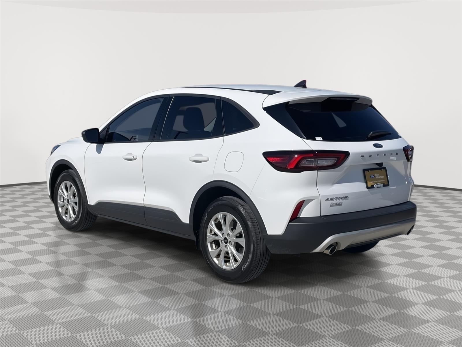 Vehicle photo 9