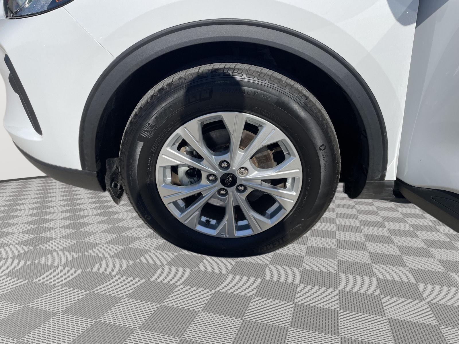 Vehicle photo 10