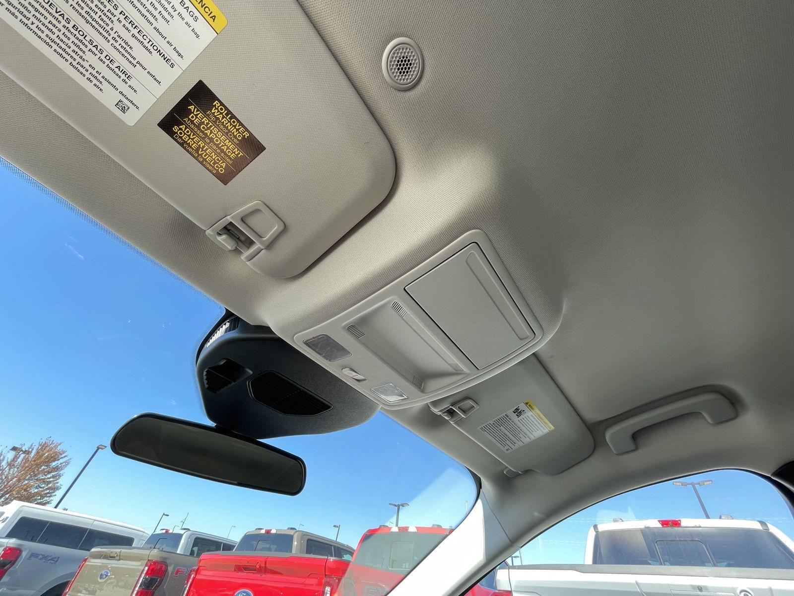 Vehicle photo 21
