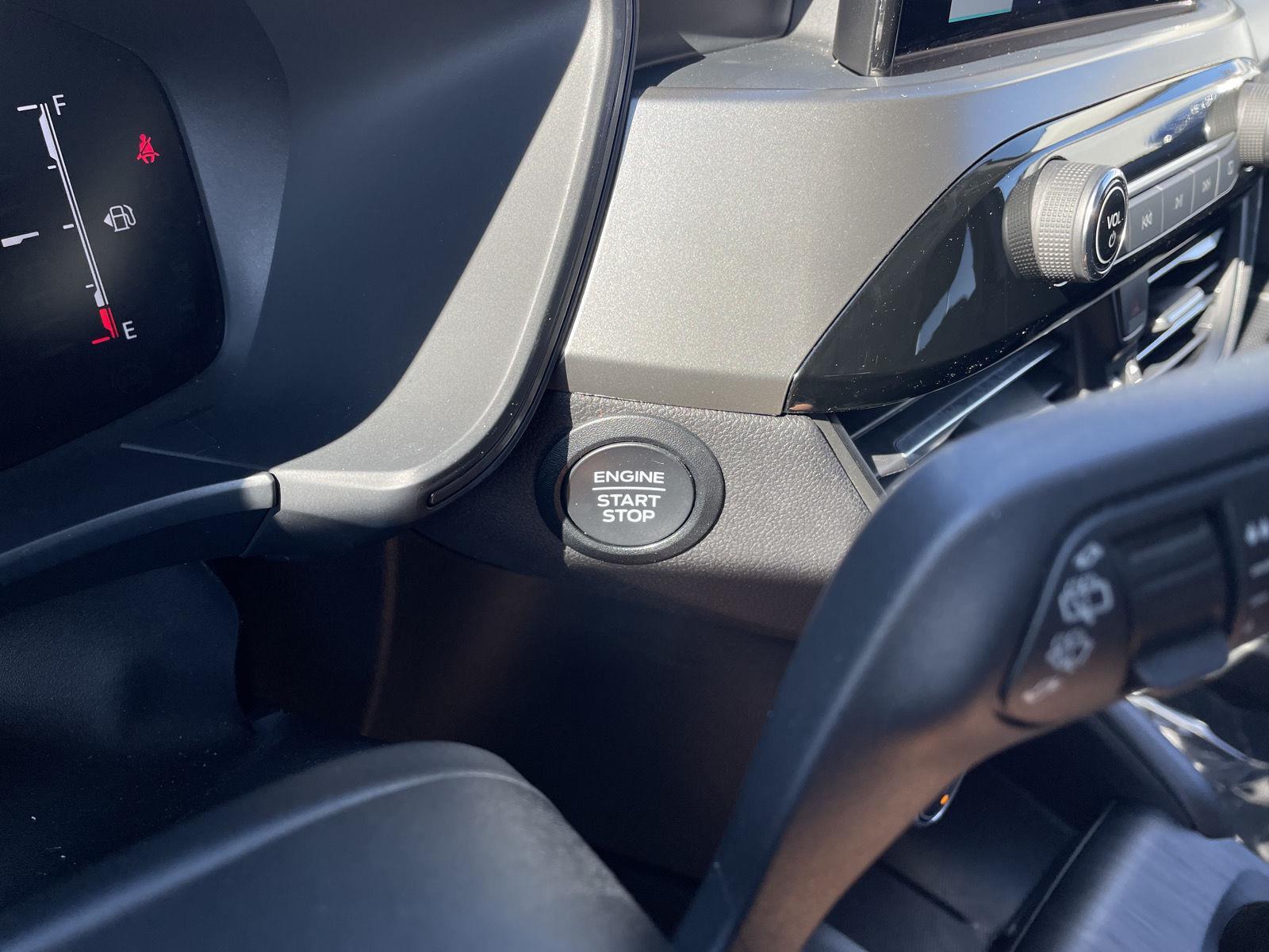 Vehicle photo 24