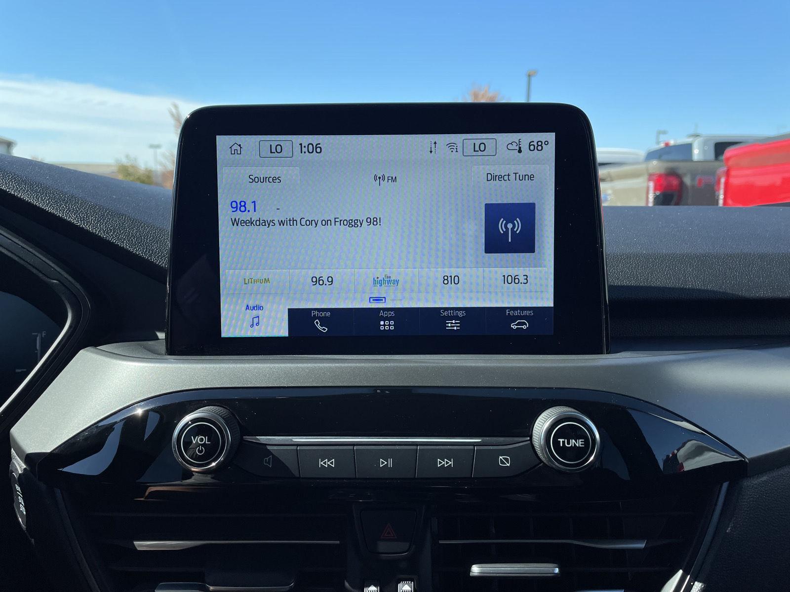Vehicle photo 25