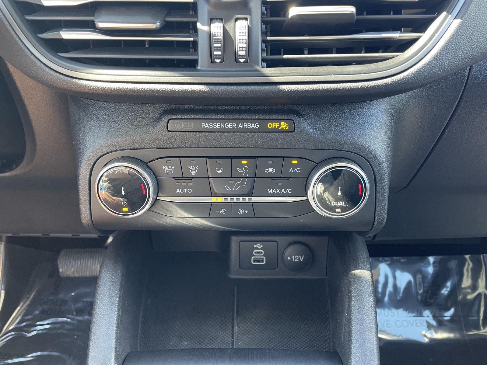Vehicle photo 26