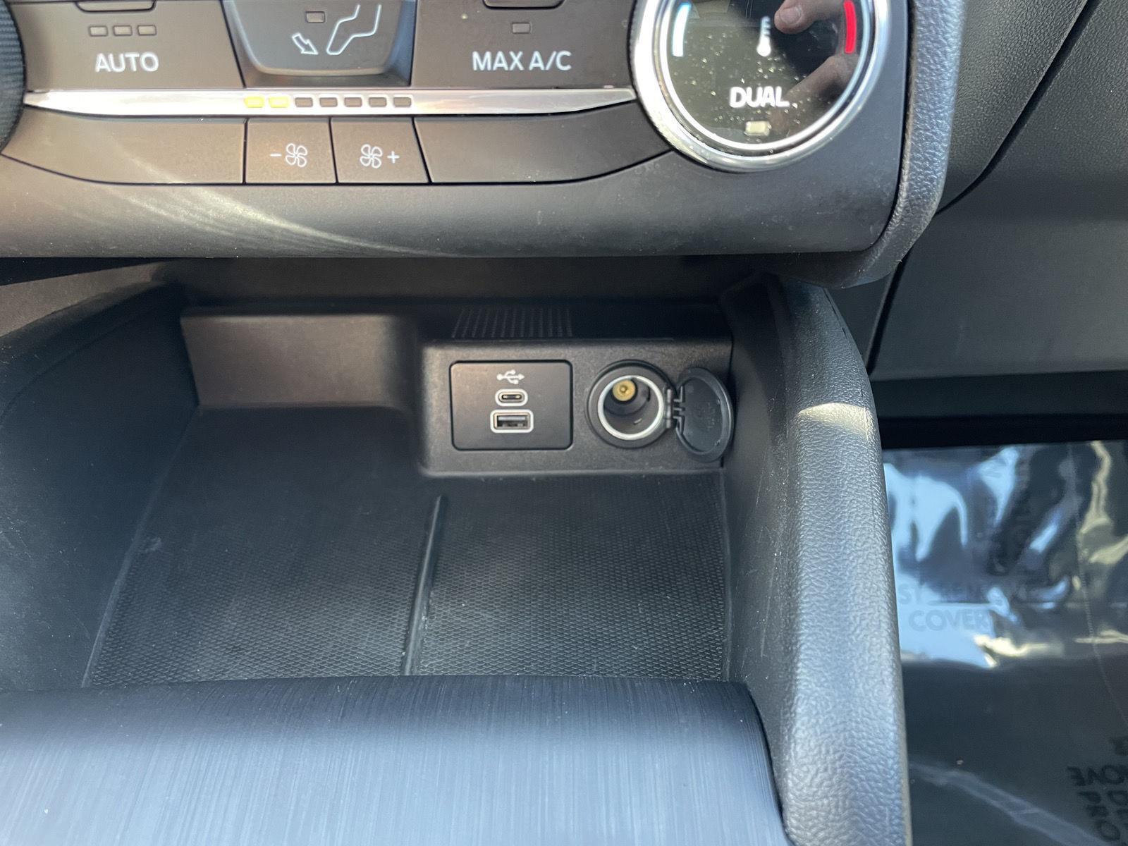 Vehicle photo 27