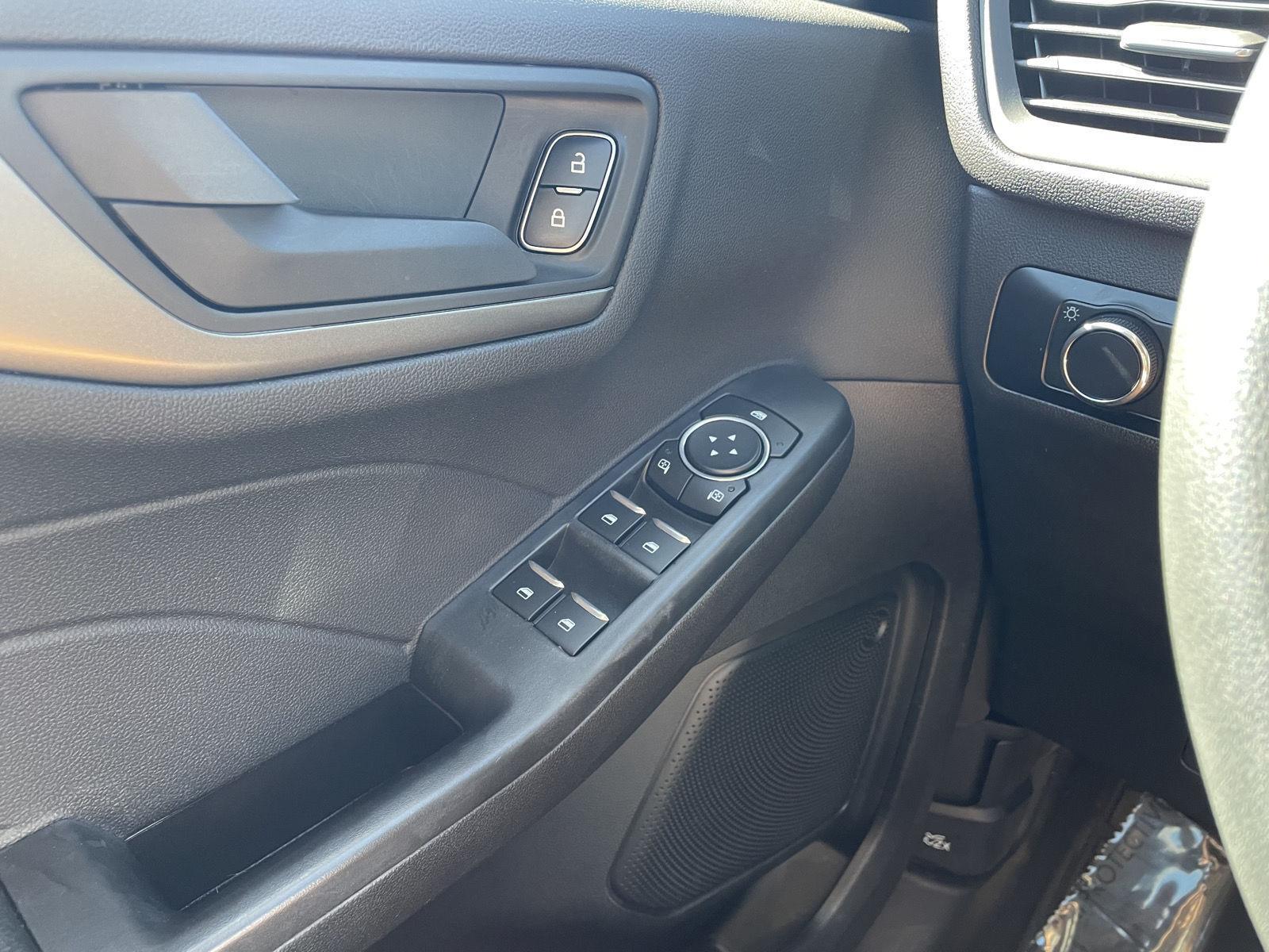 Vehicle photo 28