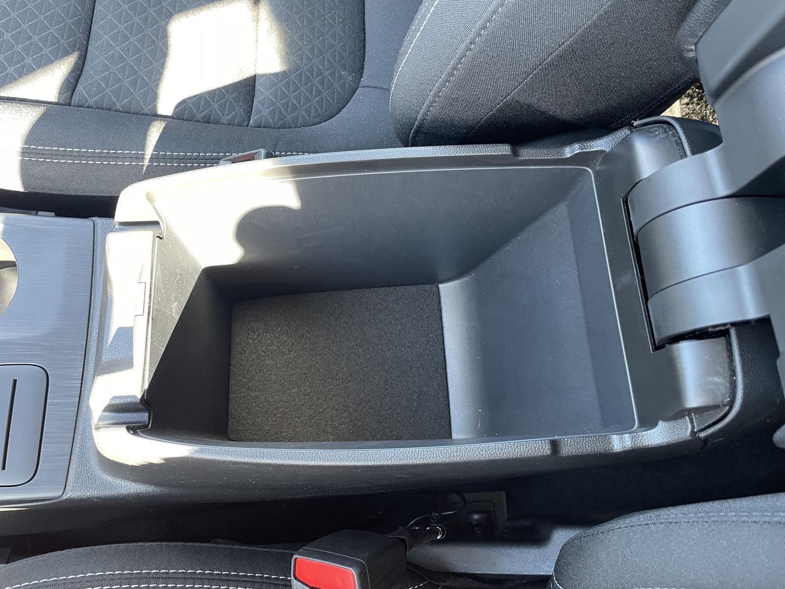 Vehicle photo 30