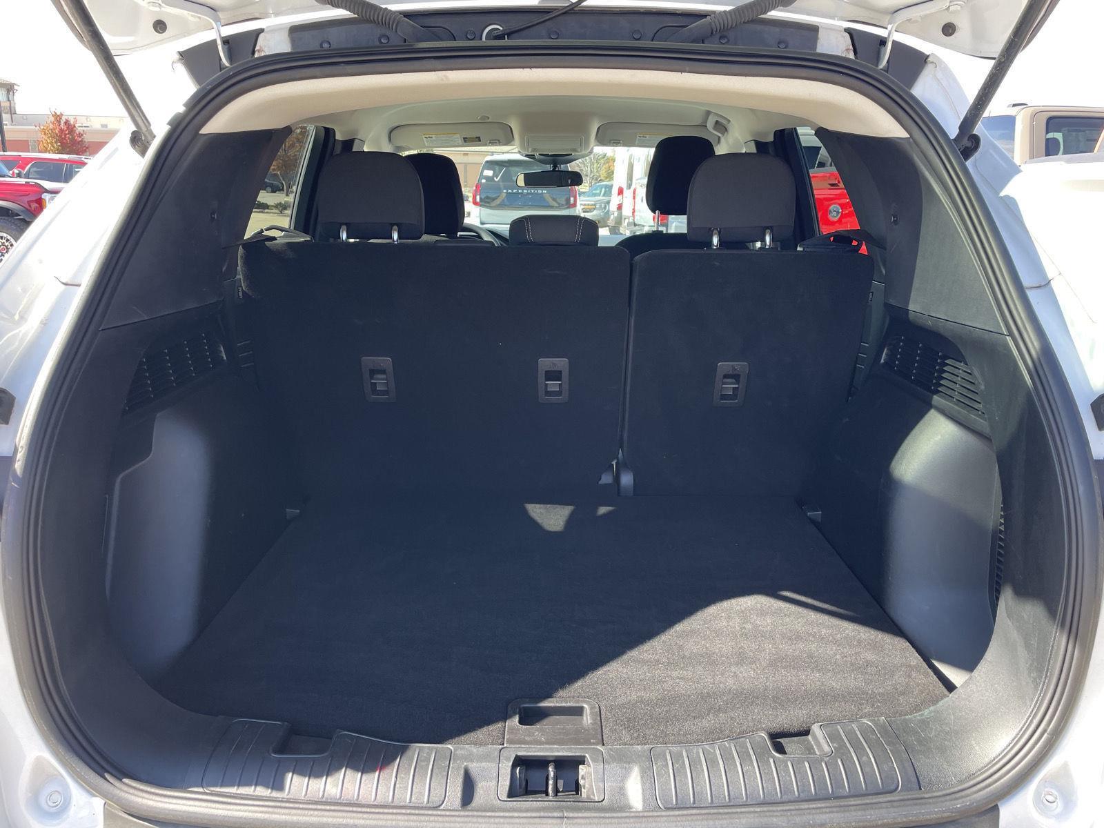 Vehicle photo 34