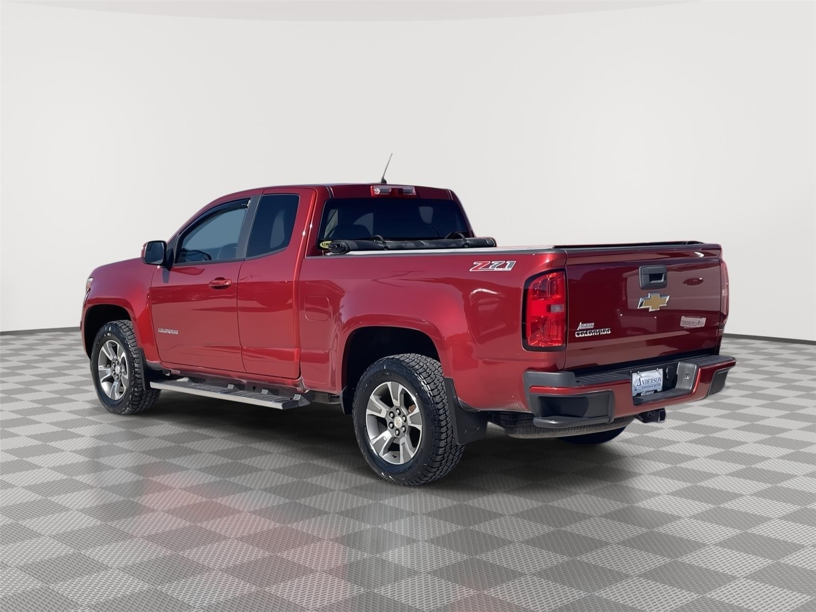 Vehicle photo 9