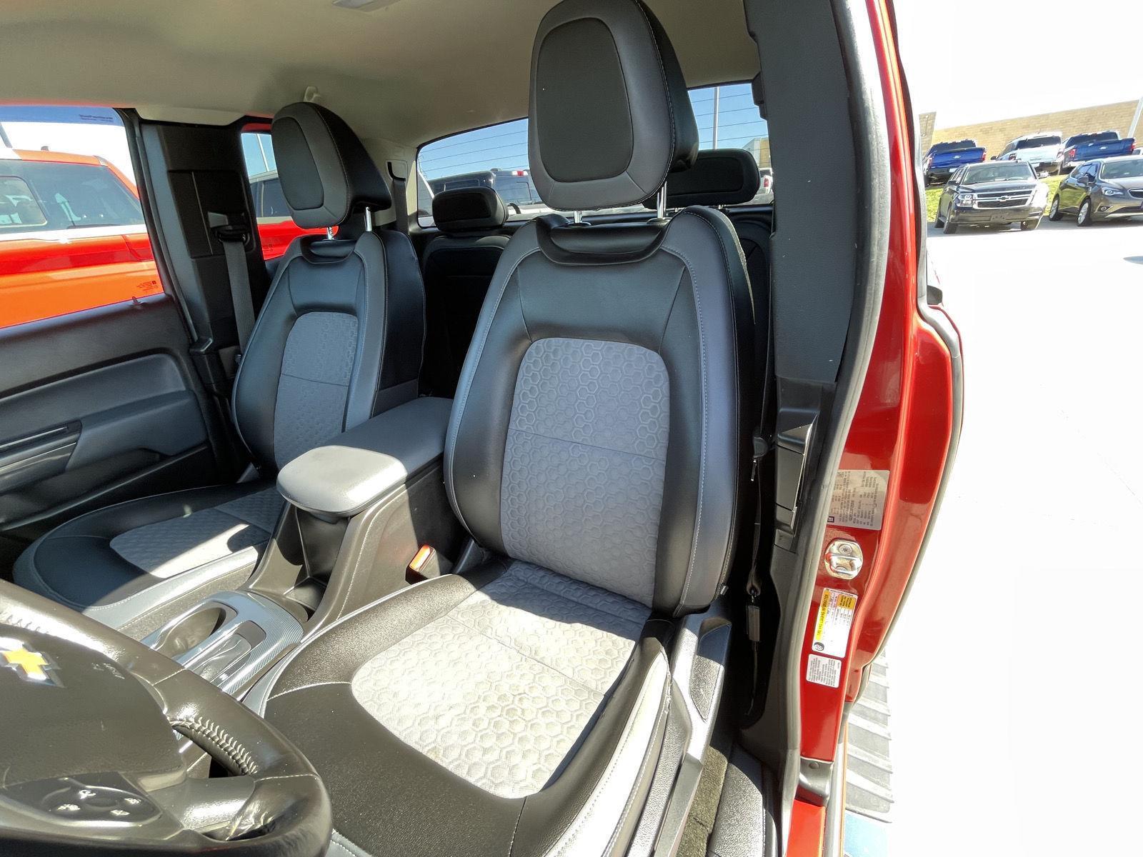 Vehicle photo 17