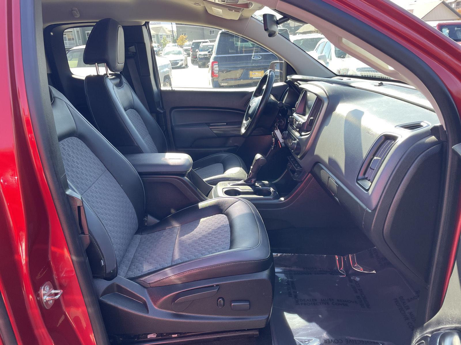 Vehicle photo 18