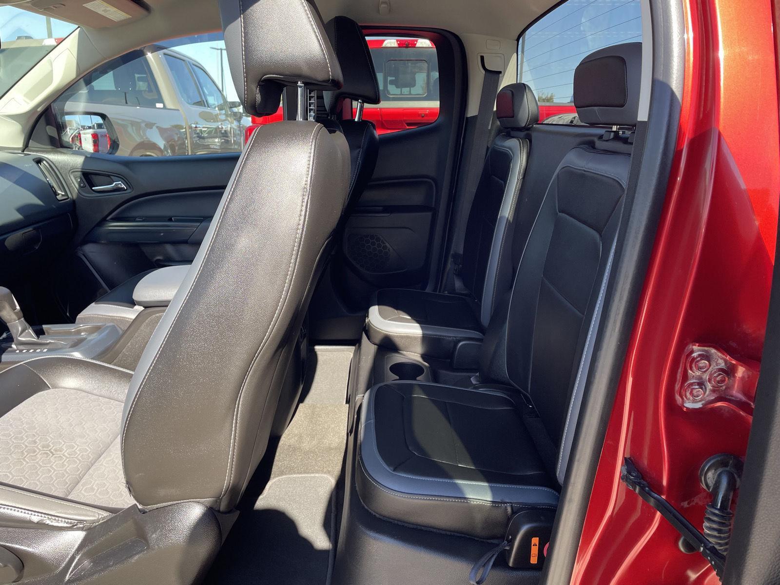 Vehicle photo 19