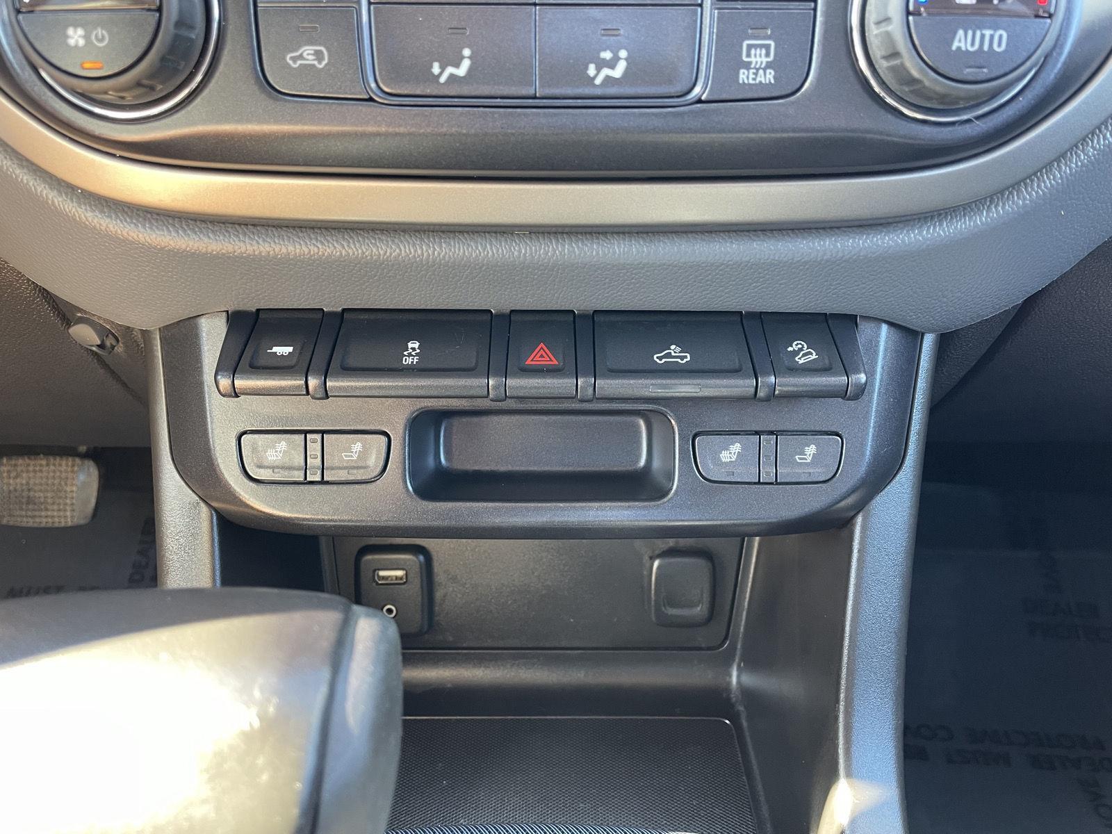 Vehicle photo 25