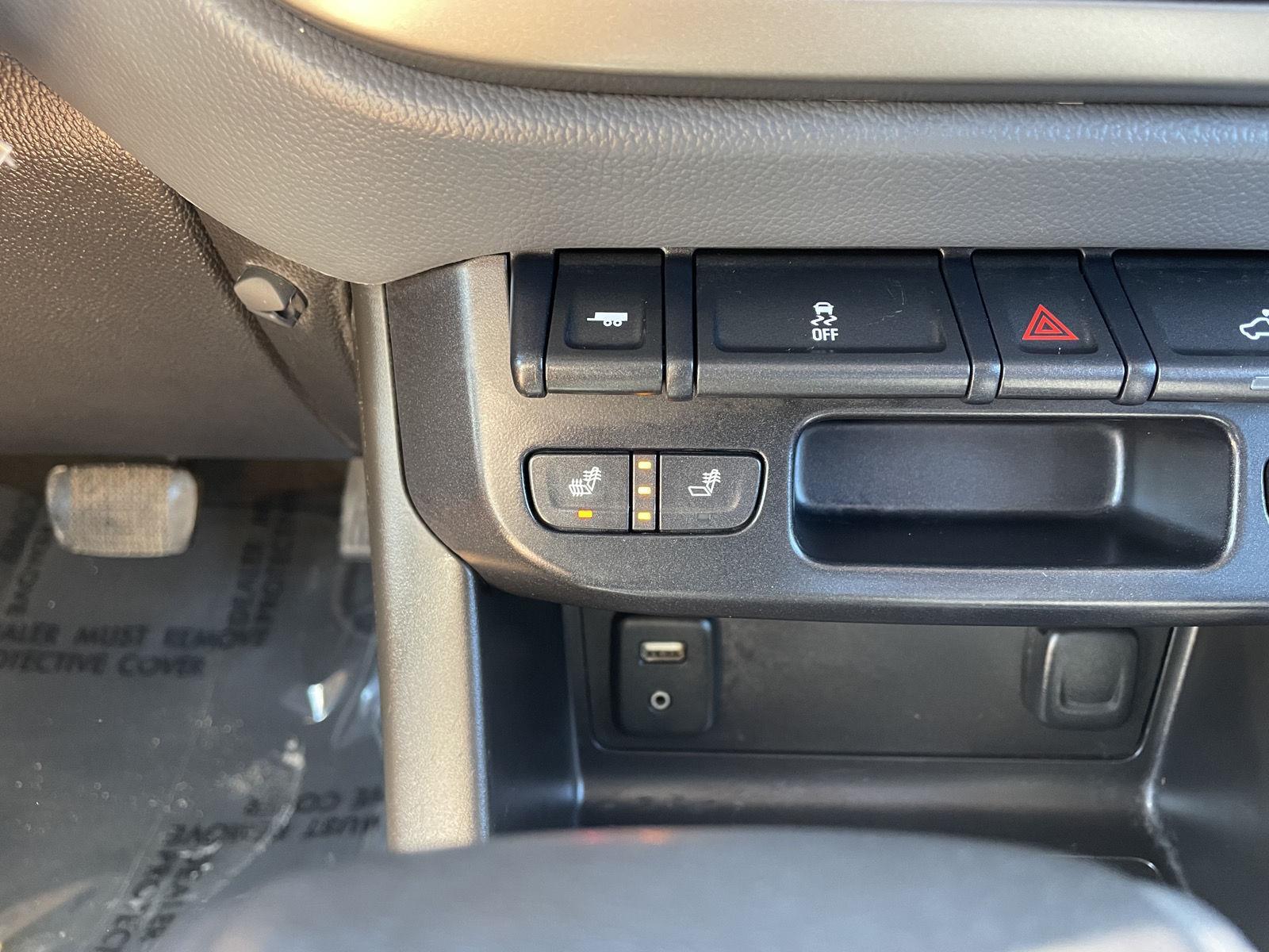 Vehicle photo 26