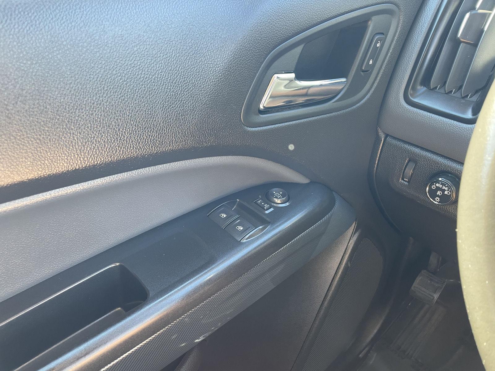 Vehicle photo 28