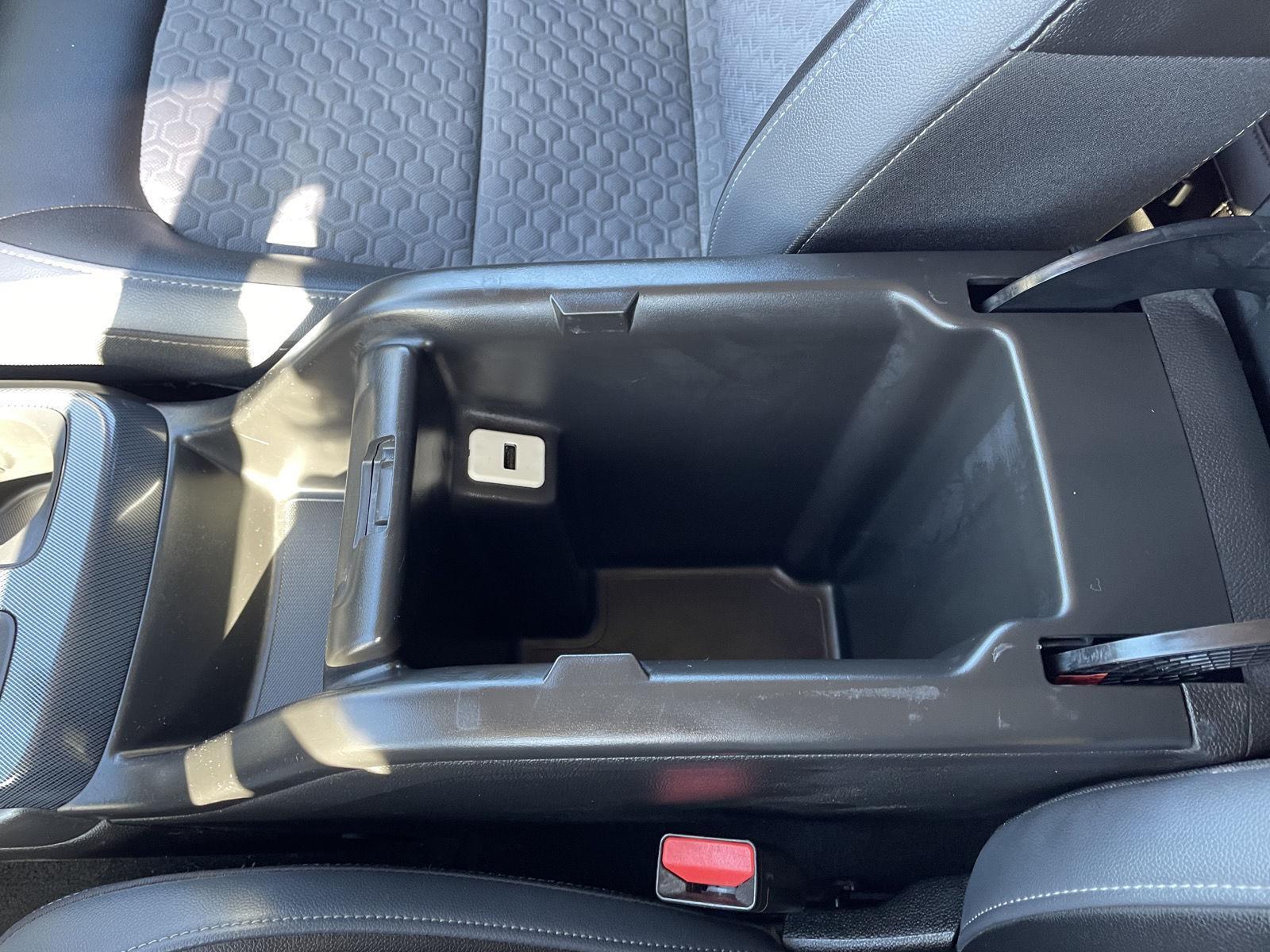 Vehicle photo 30