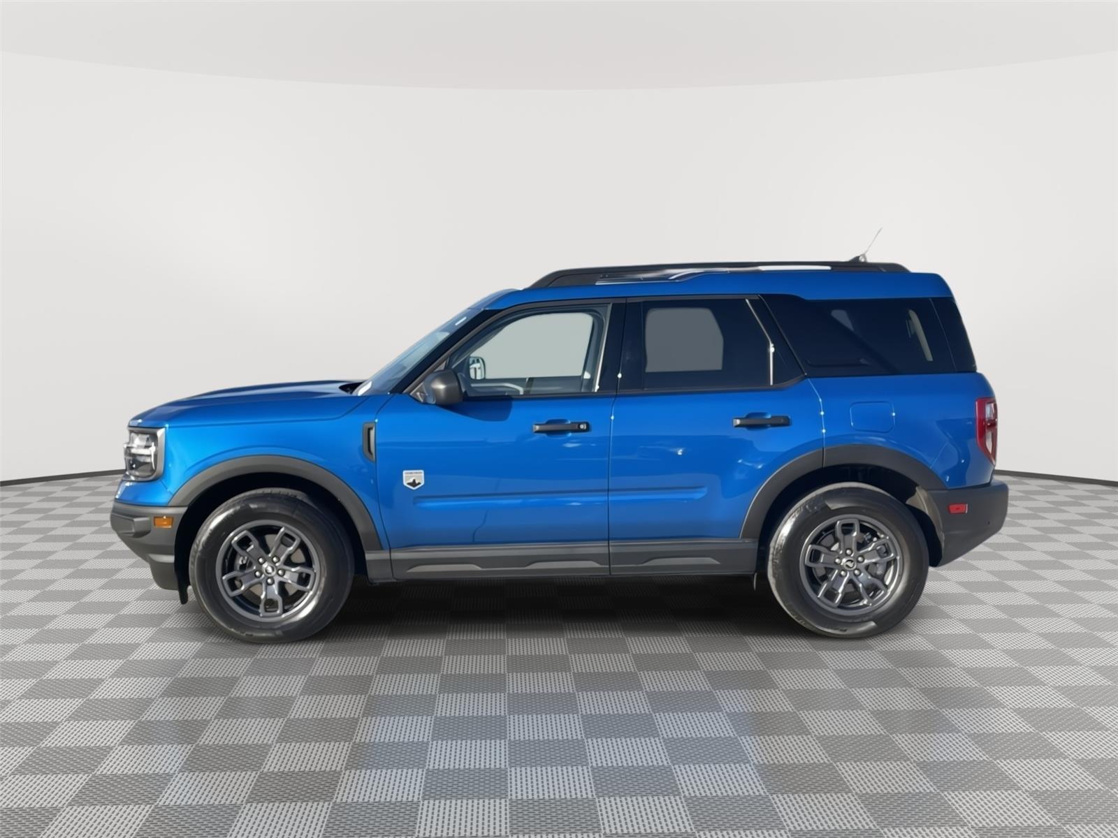 Vehicle photo 2