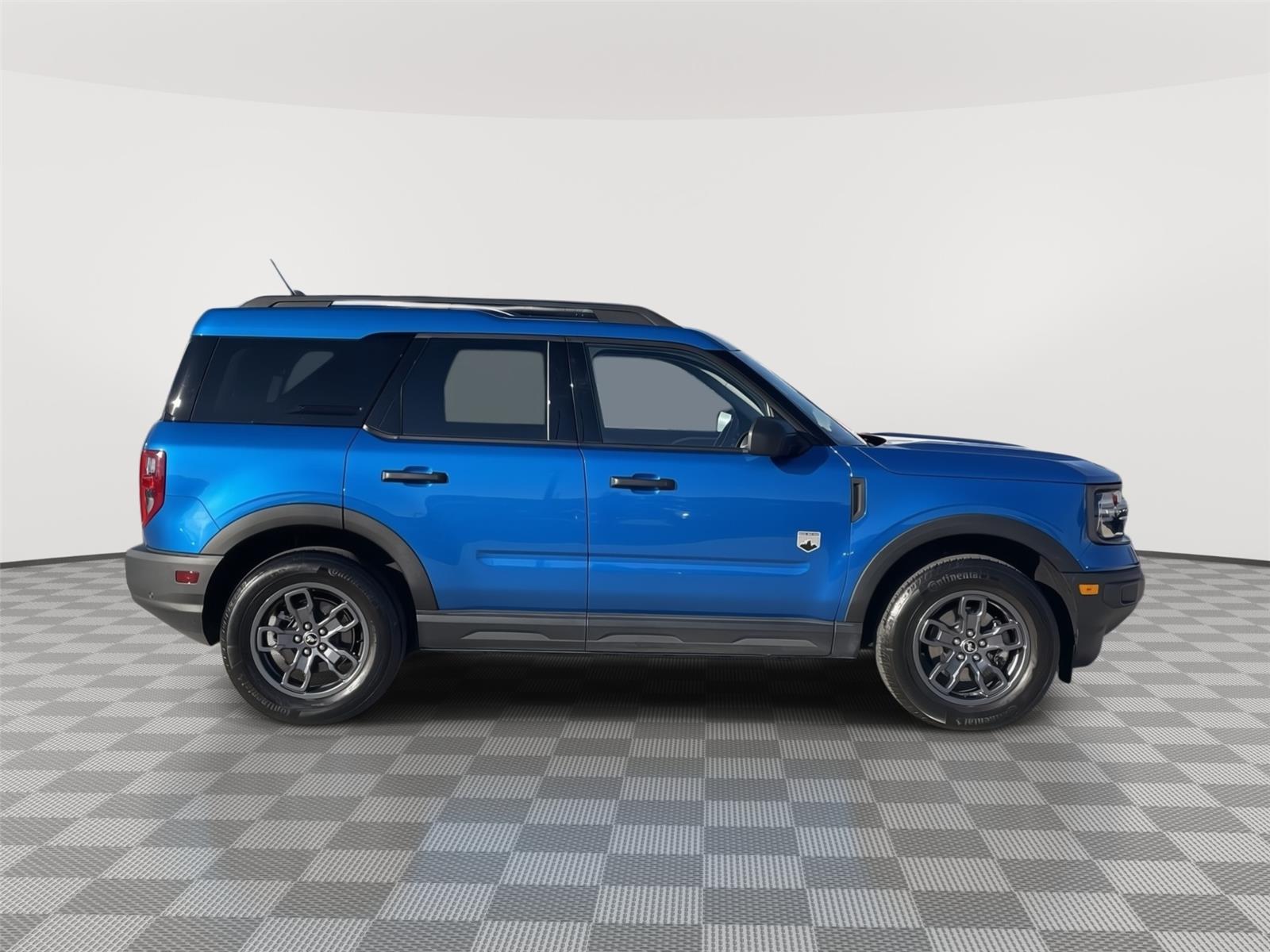 Vehicle photo 6