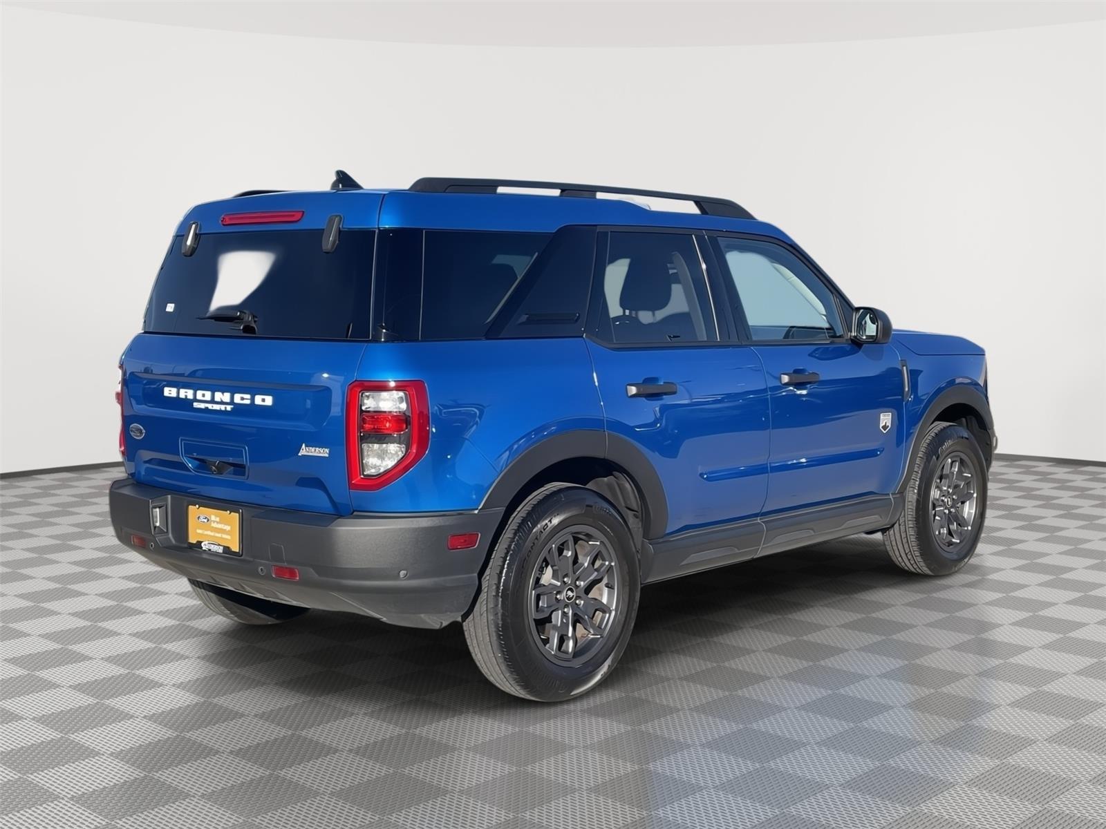 Vehicle photo 7
