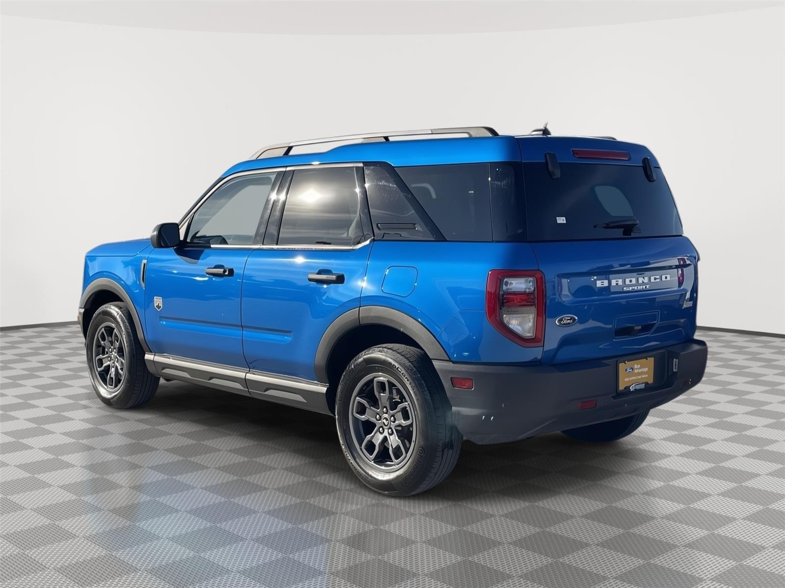 Vehicle photo 9