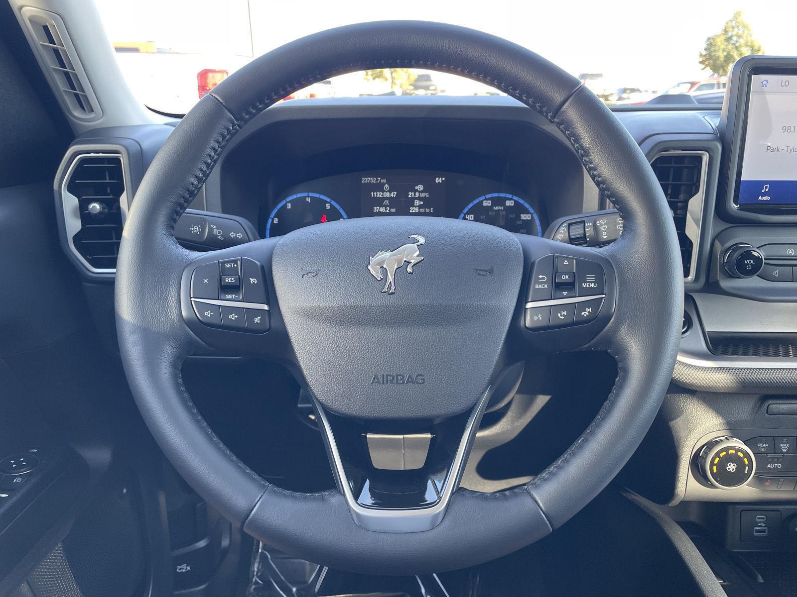 Vehicle photo 12