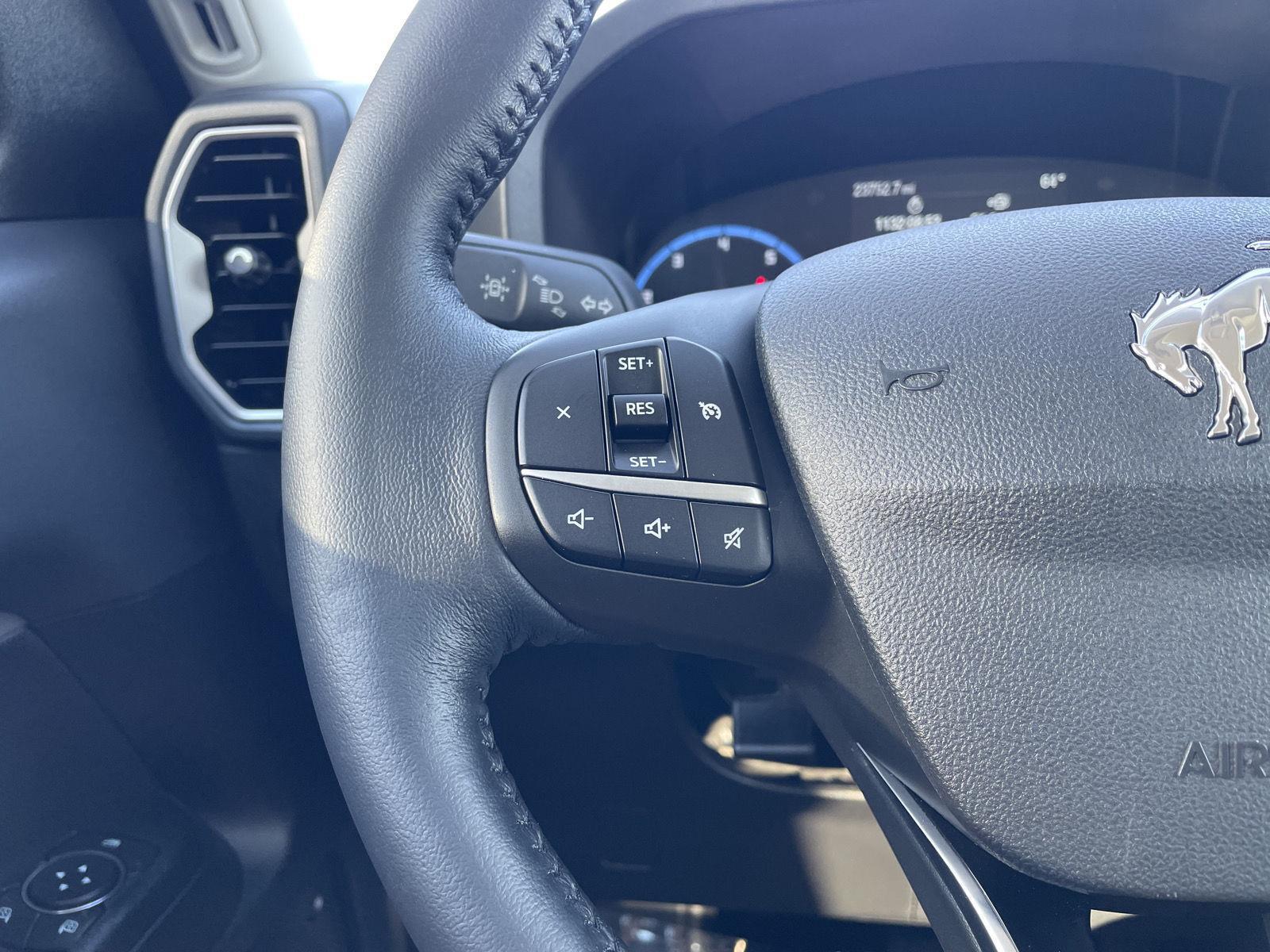 Vehicle photo 13