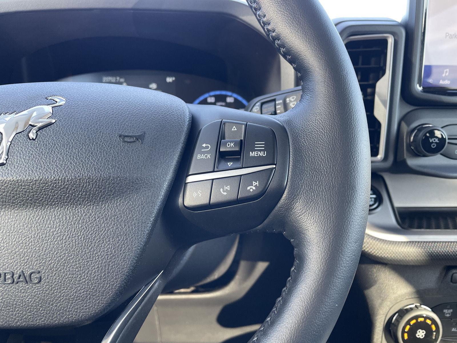 Vehicle photo 14