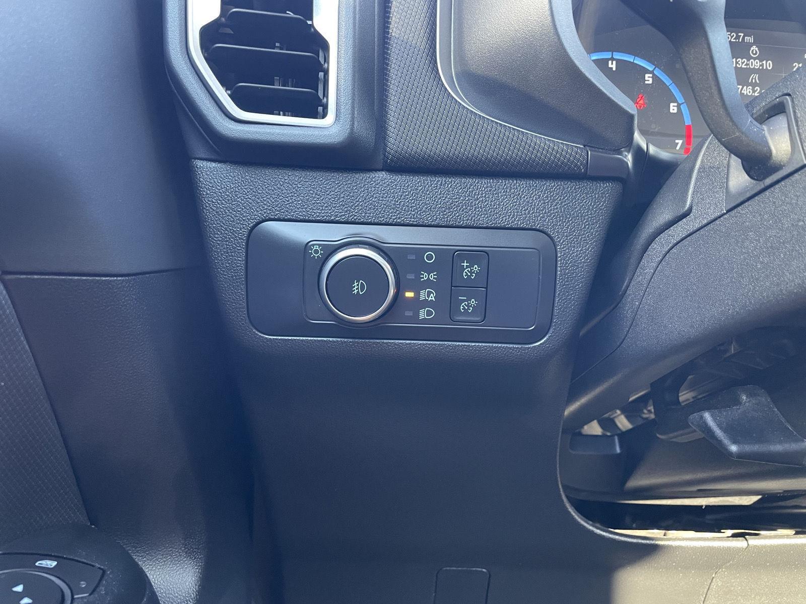Vehicle photo 16