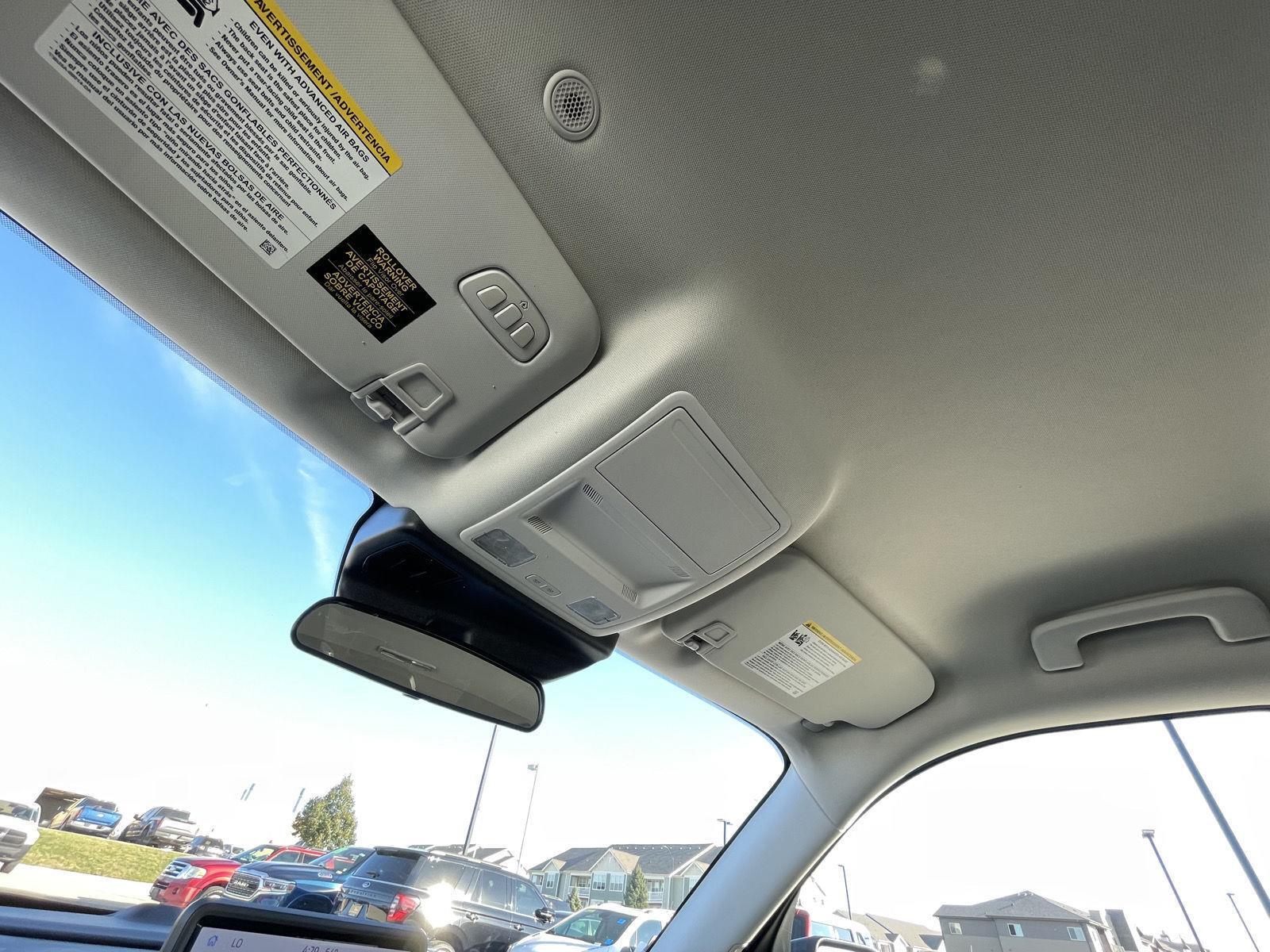 Vehicle photo 21