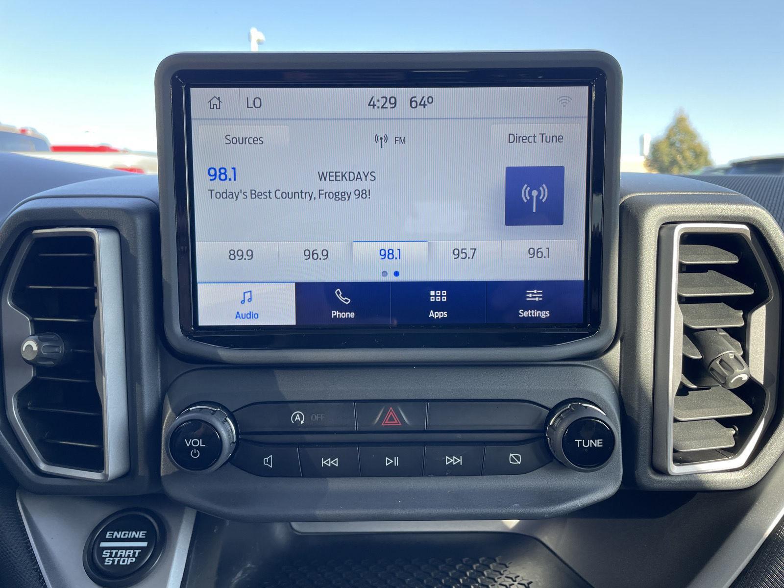 Vehicle photo 25