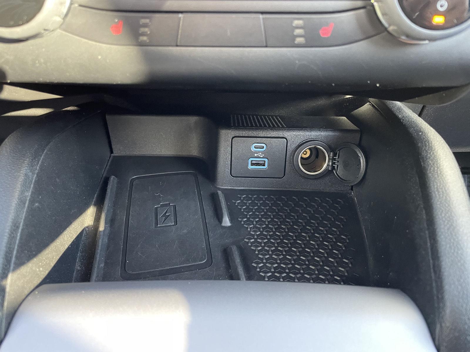 Vehicle photo 28