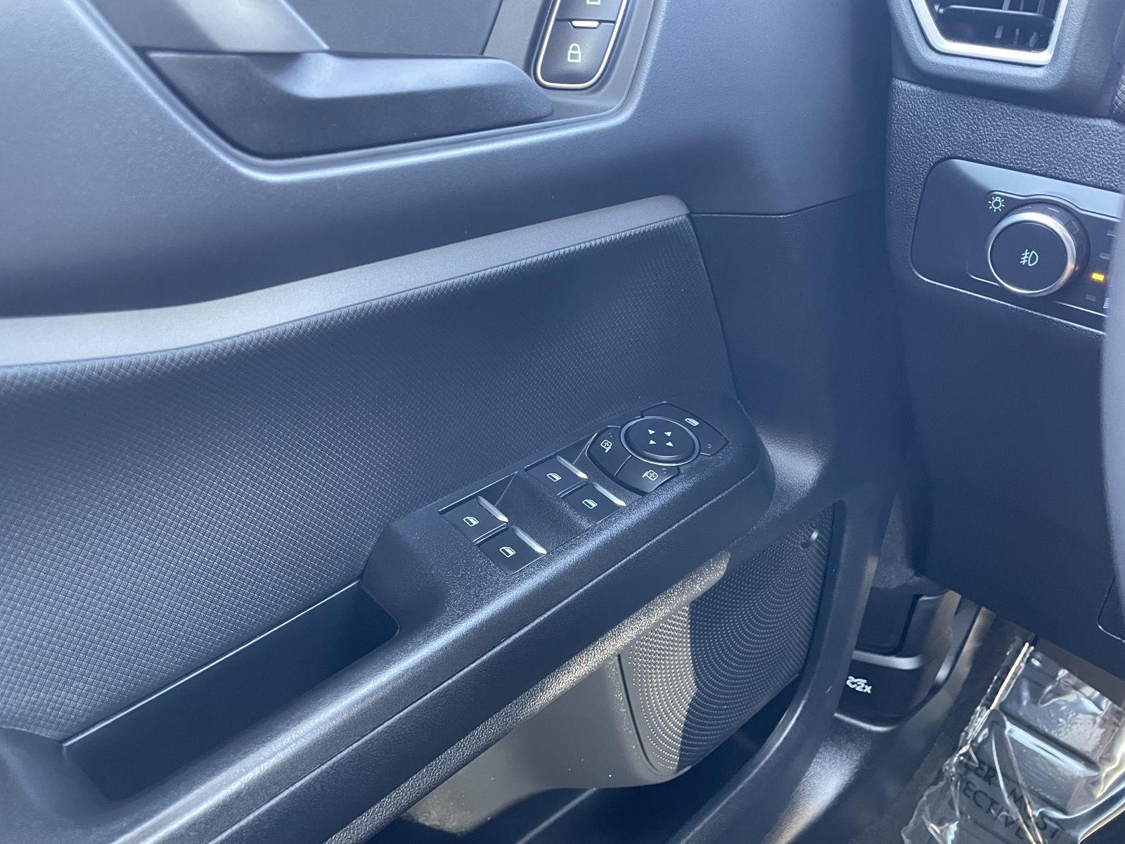Vehicle photo 29