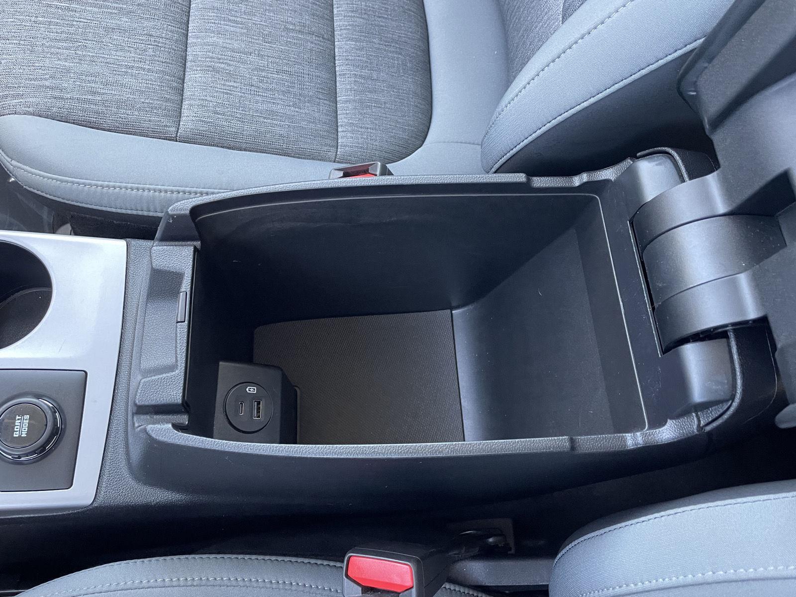Vehicle photo 31
