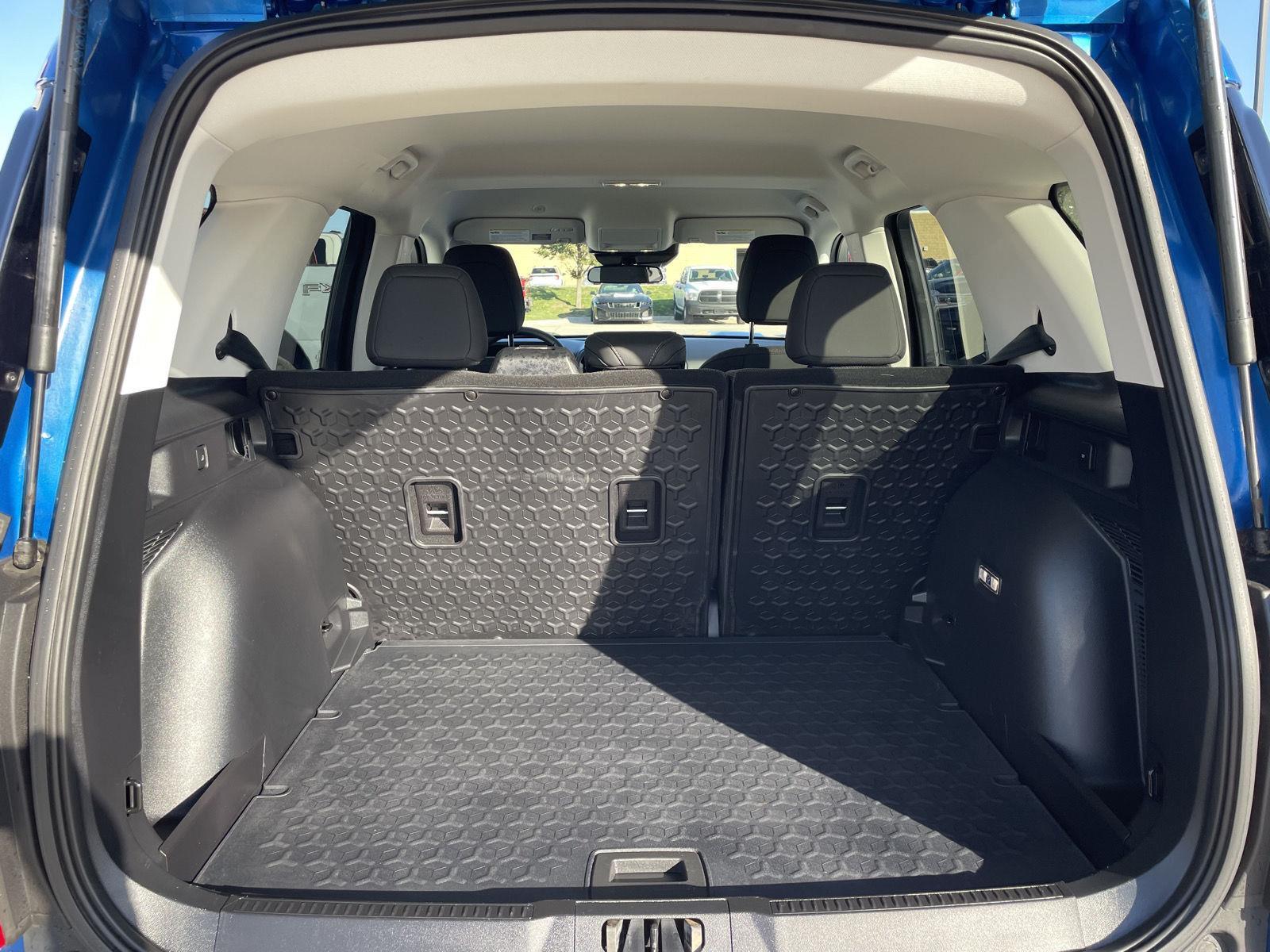 Vehicle photo 35